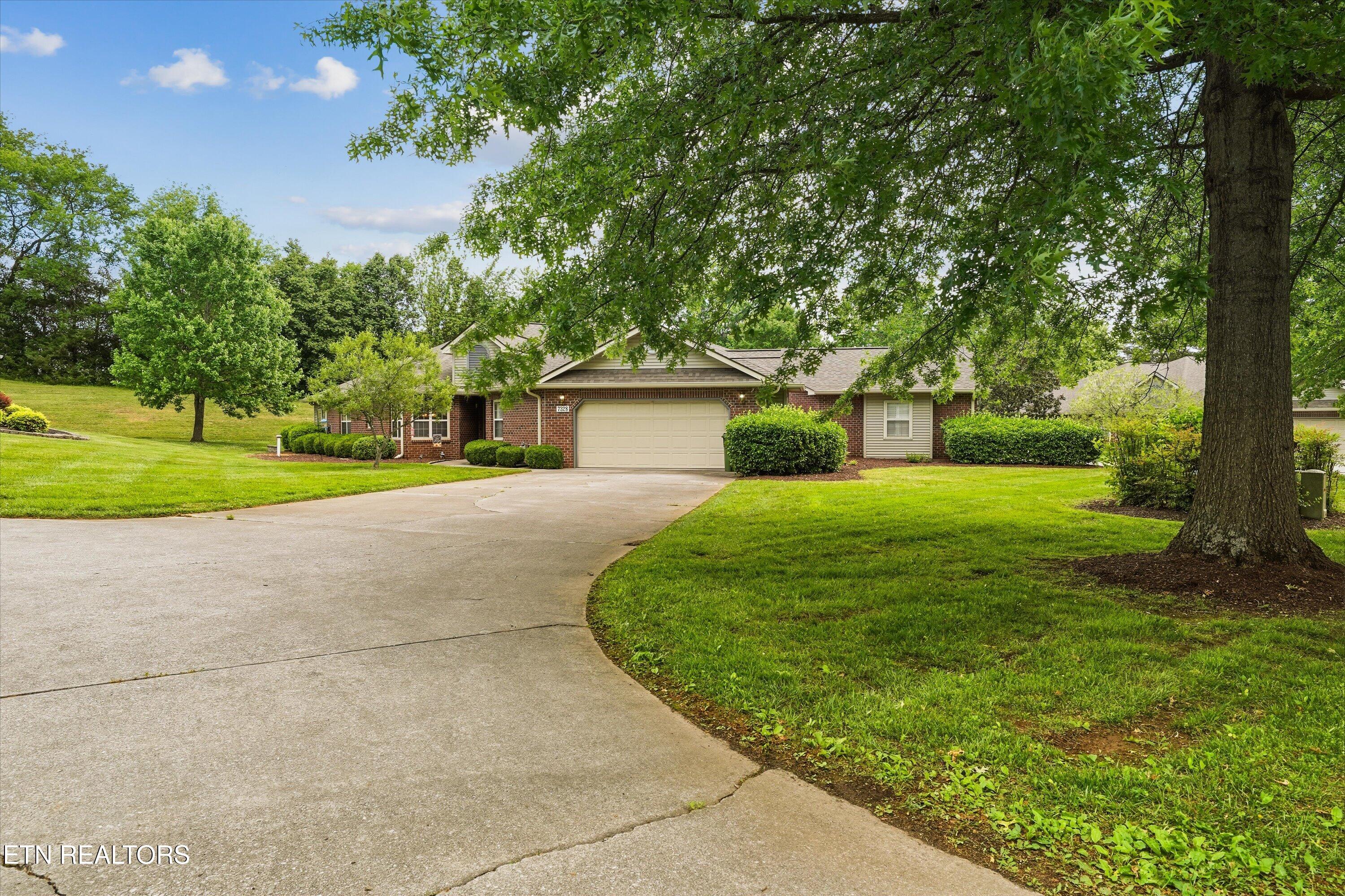 7328 Shalimar Point Way Knoxville TN 37918
