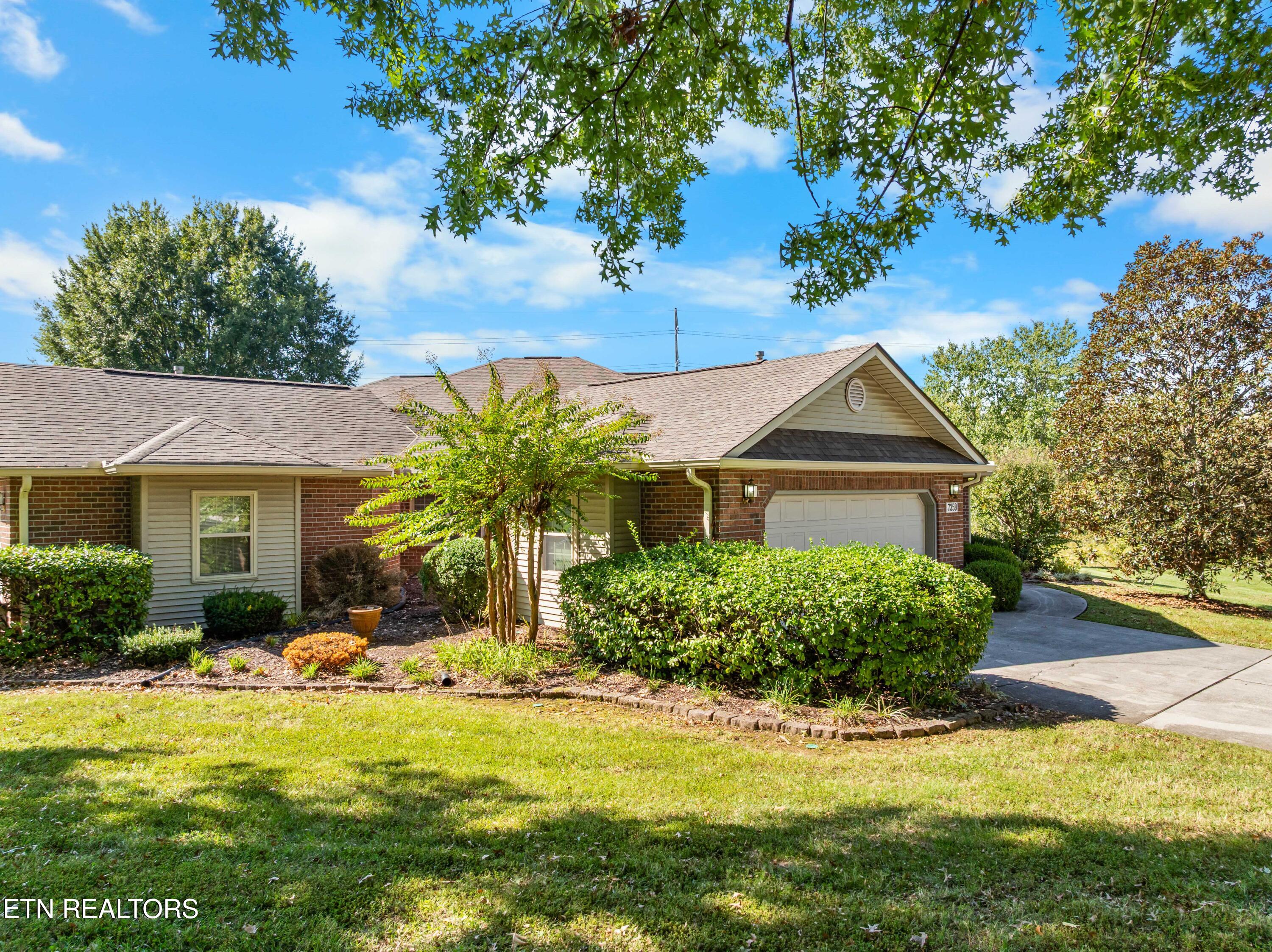 7359 Shalimar Point Way Knoxville TN 37918