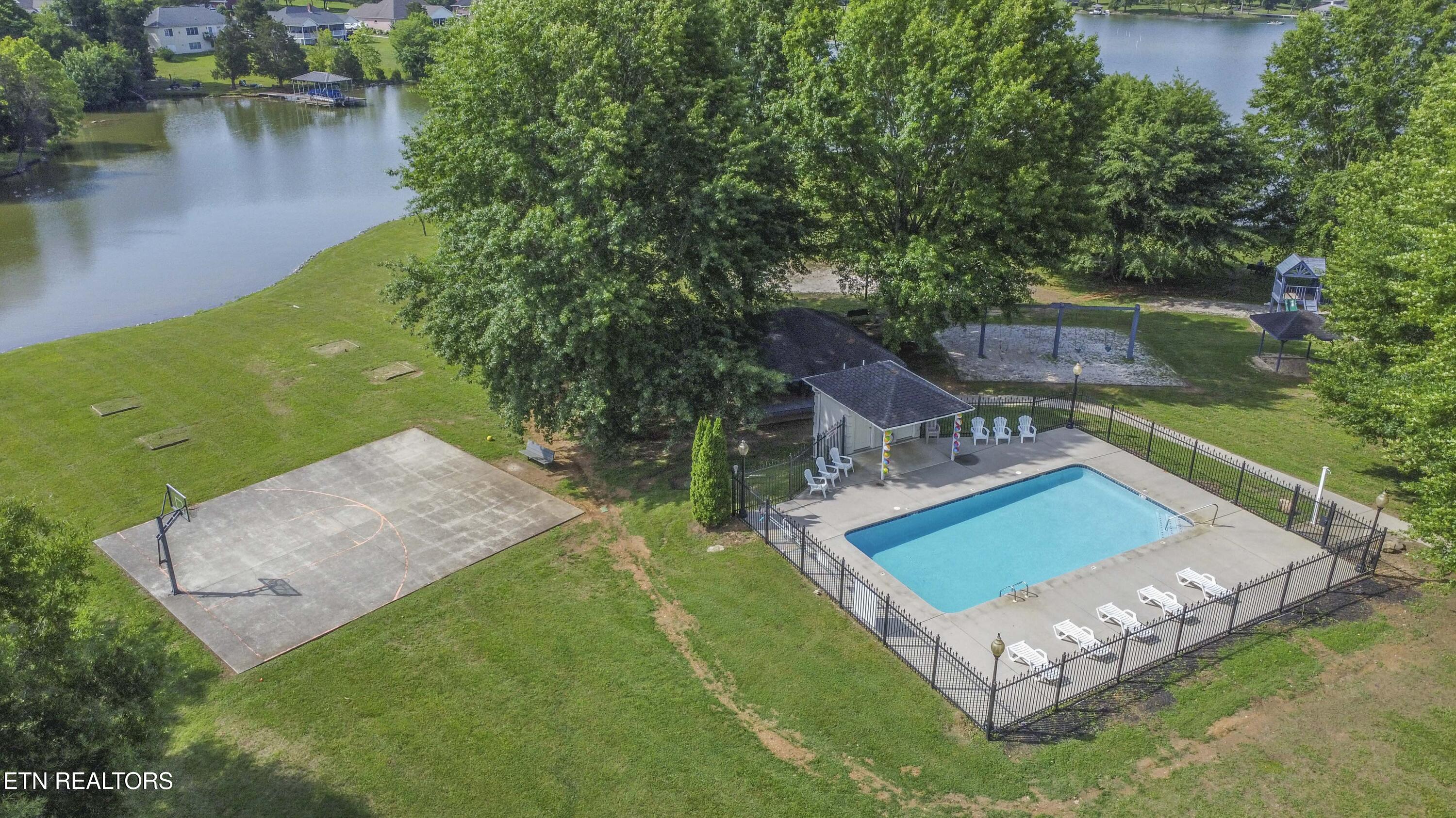 102 Village Trace Kingston TN 37763
