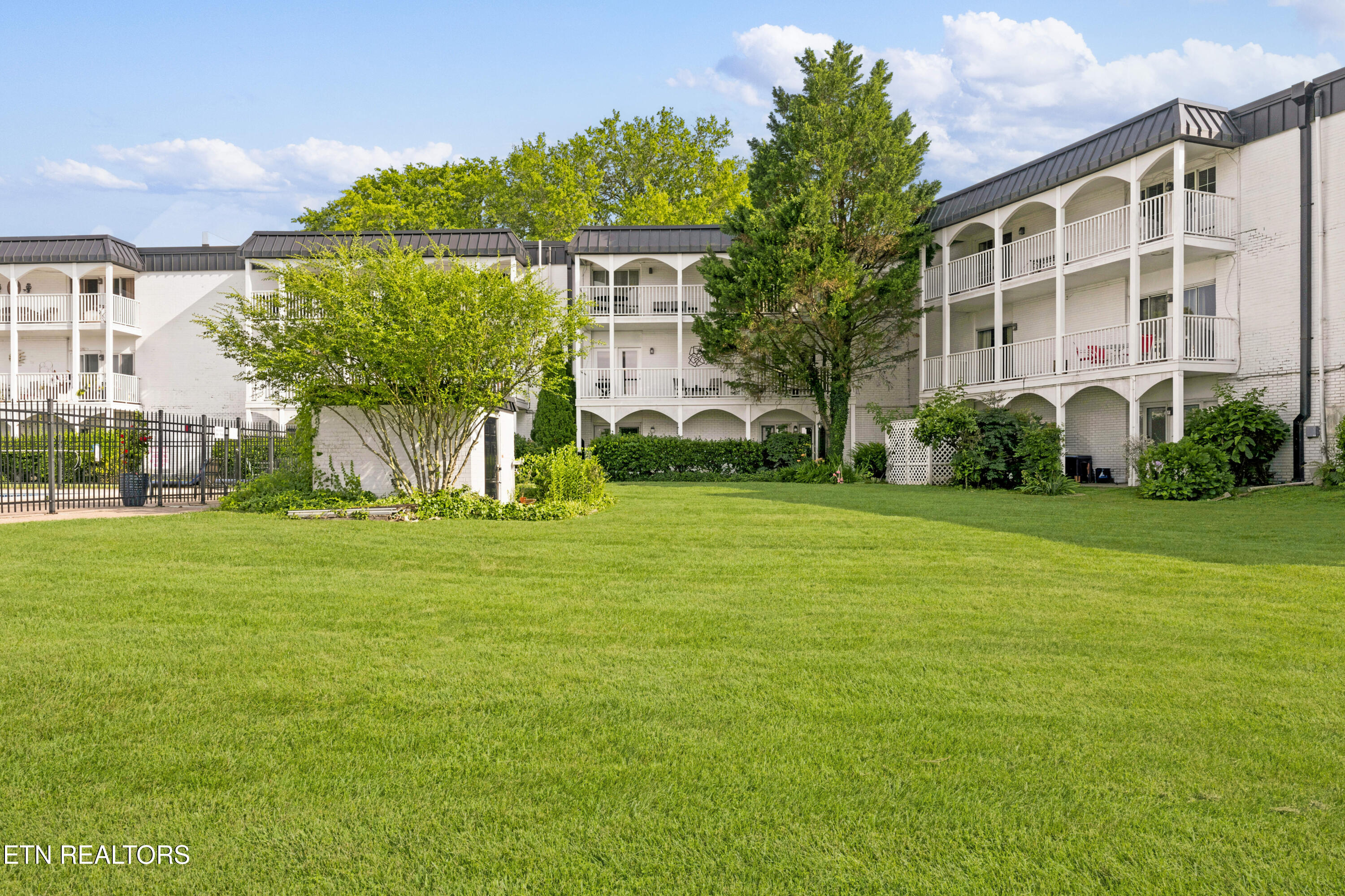 Knoxville TN, 5709 Lyons View Pike, Unit 1217