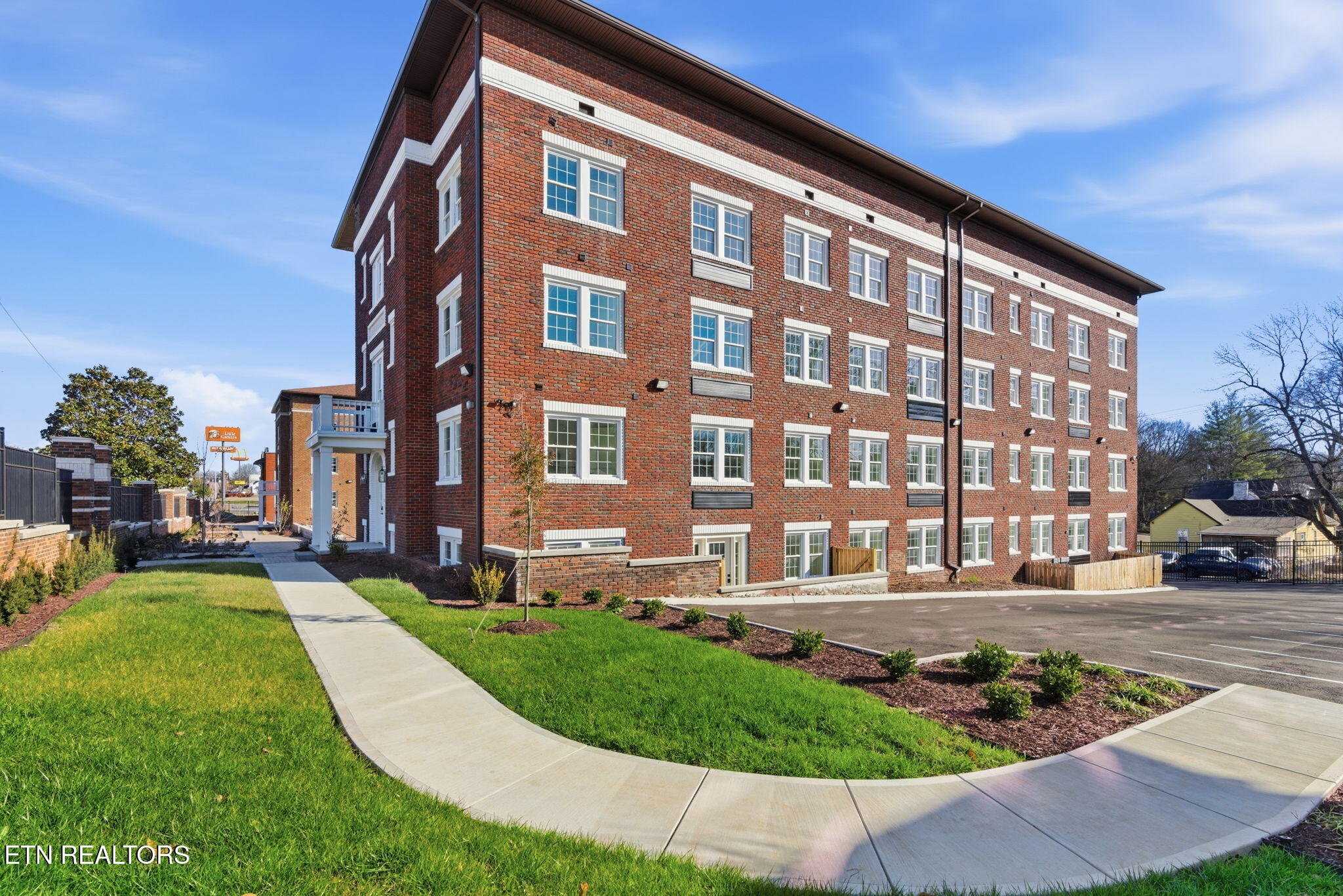 2724 E Magnolia Avenue Knoxville TN 37914