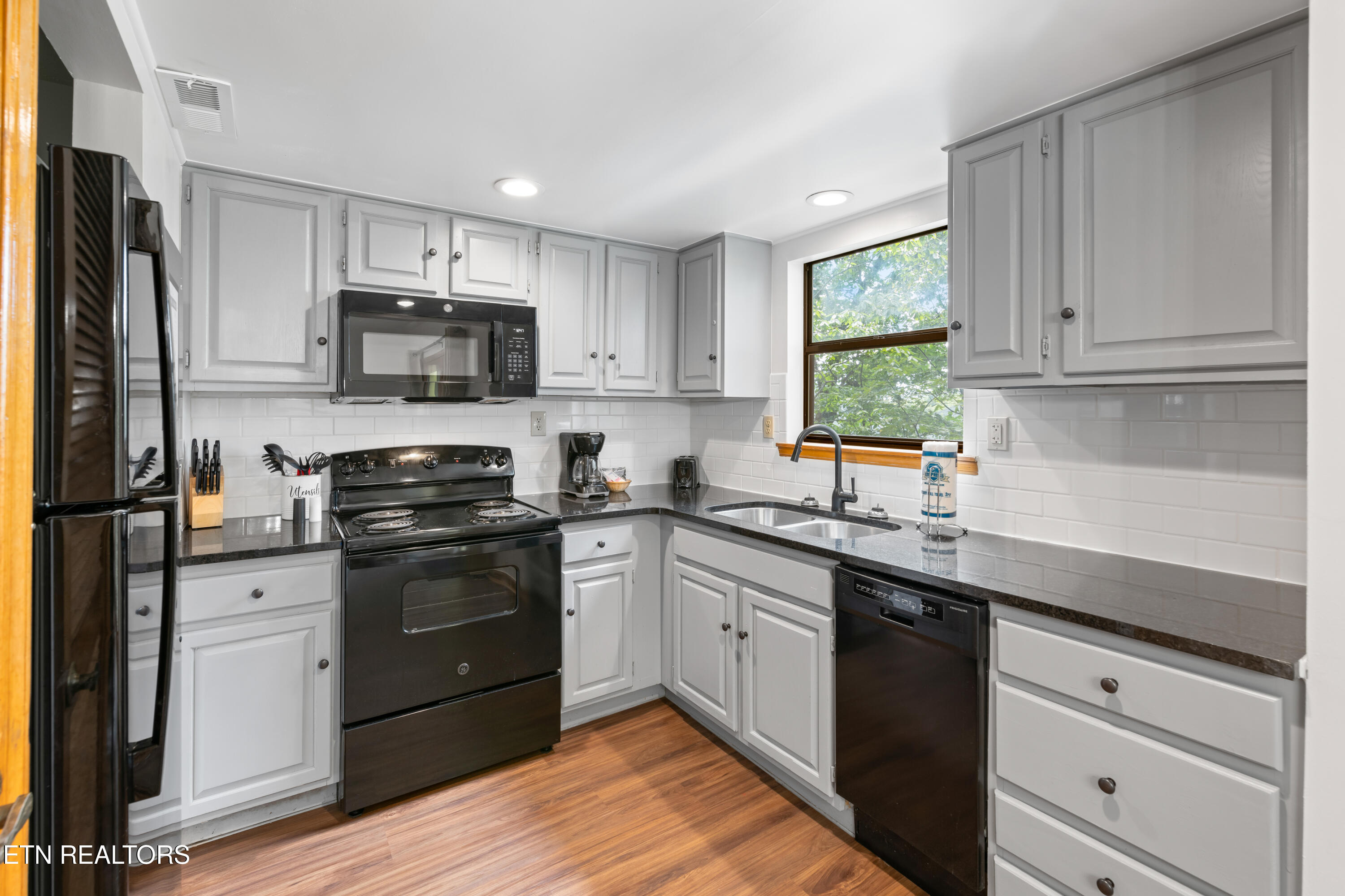 3729 Plaza Way Pigeon Forge TN 37863