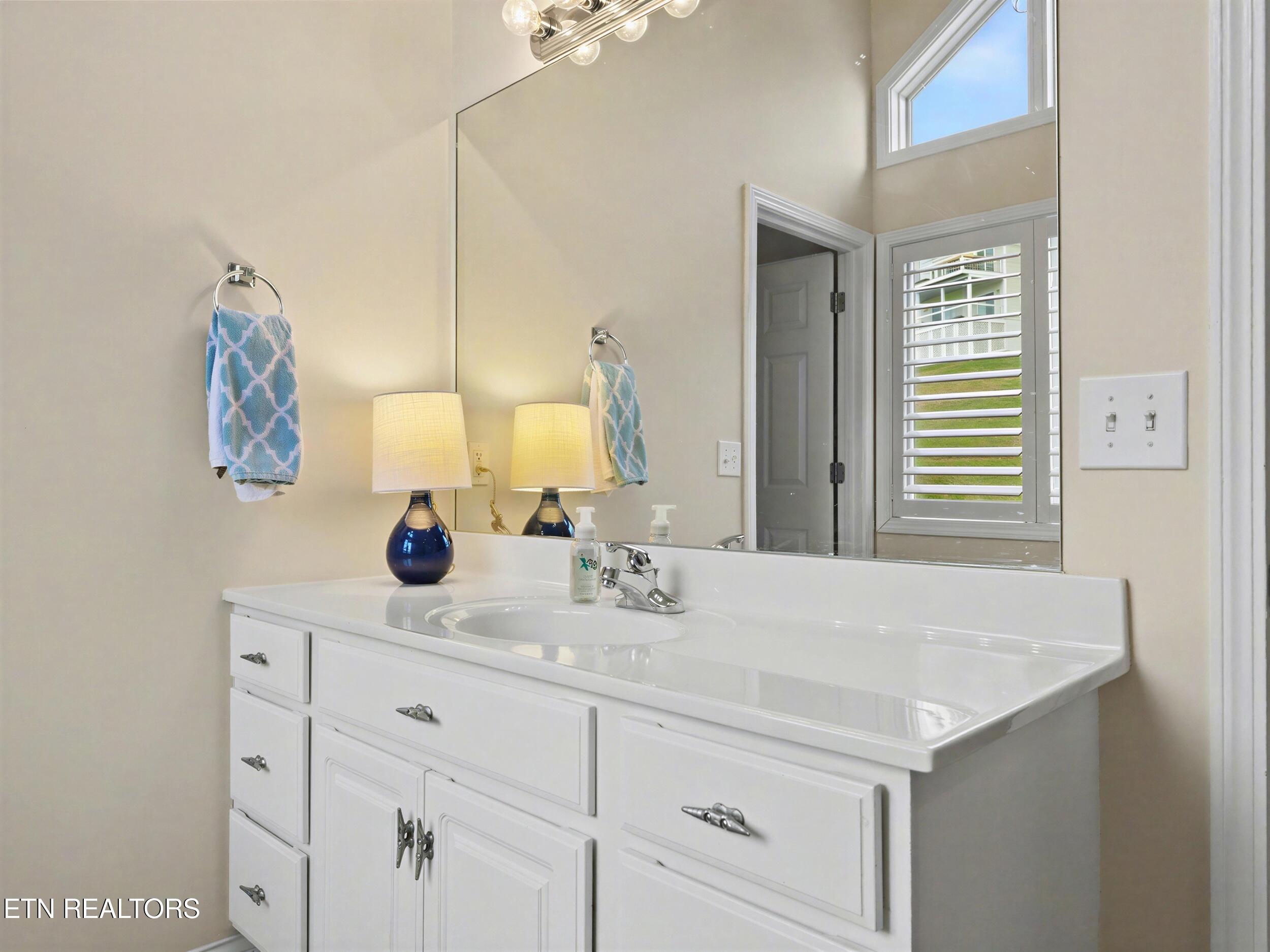 149 W Deer Village Lane Lafollette TN 37766