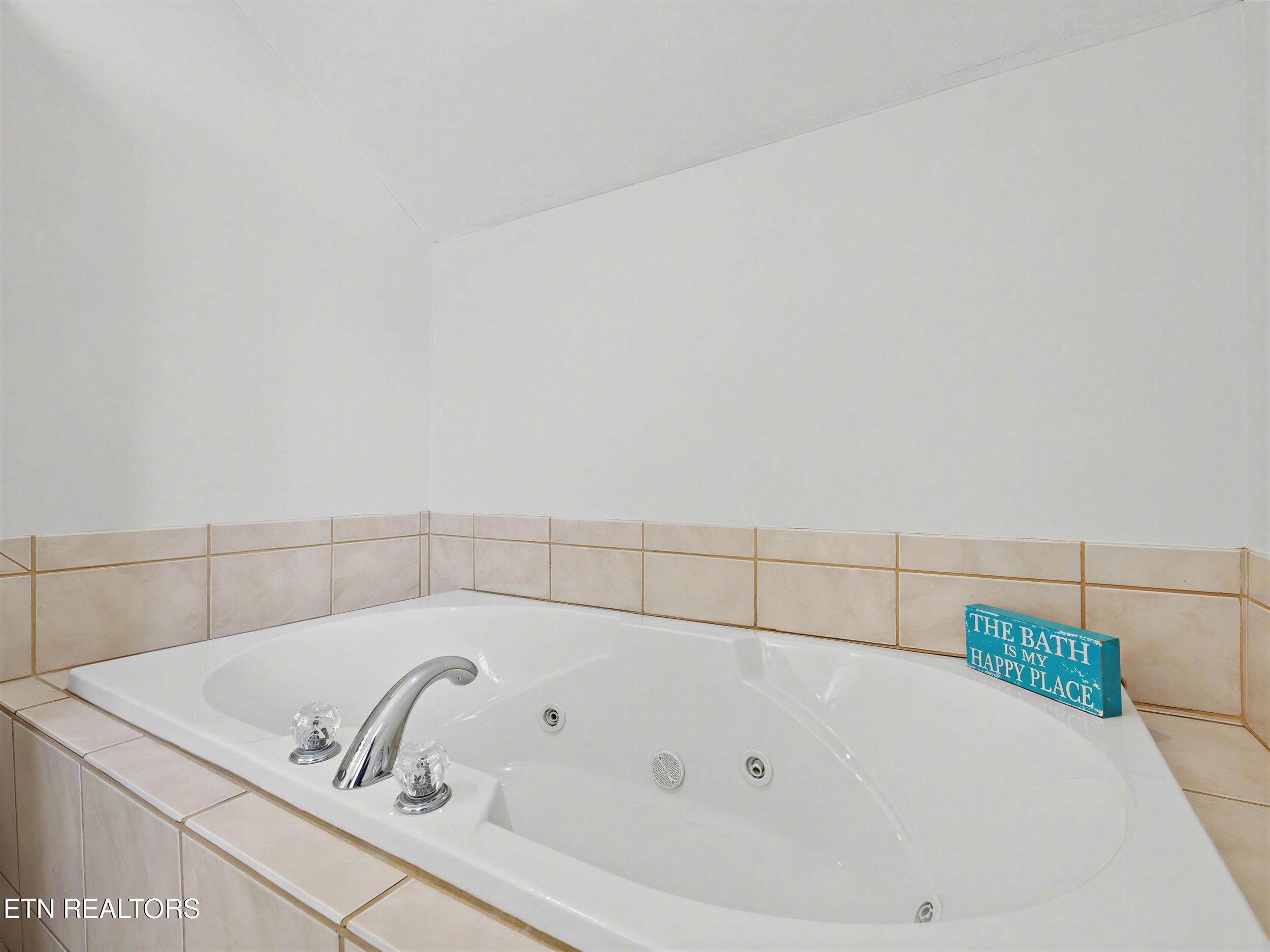 149 W Deer Village Lane Lafollette TN 37766