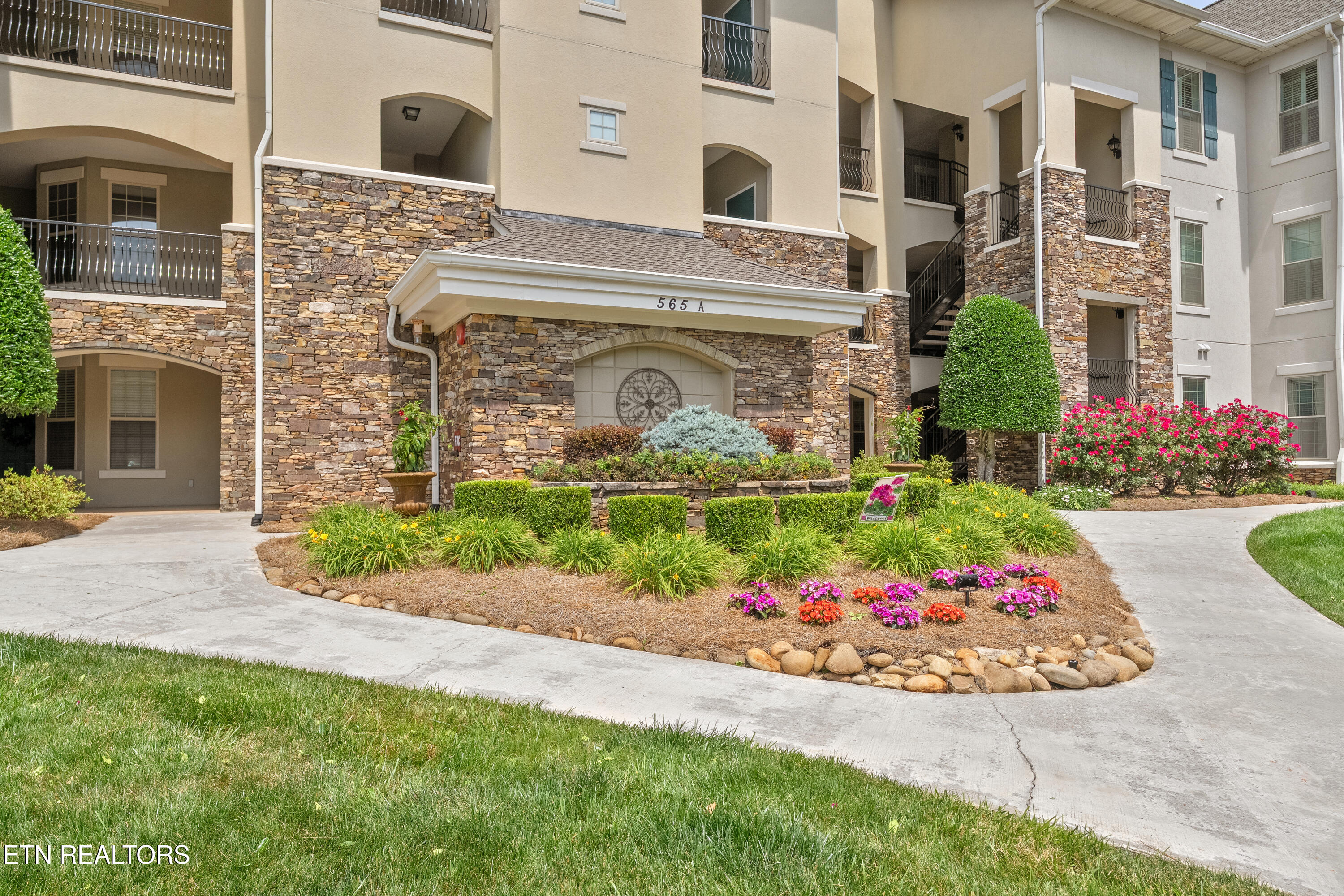 565 Rarity Bay Parkway Vonore TN 37885