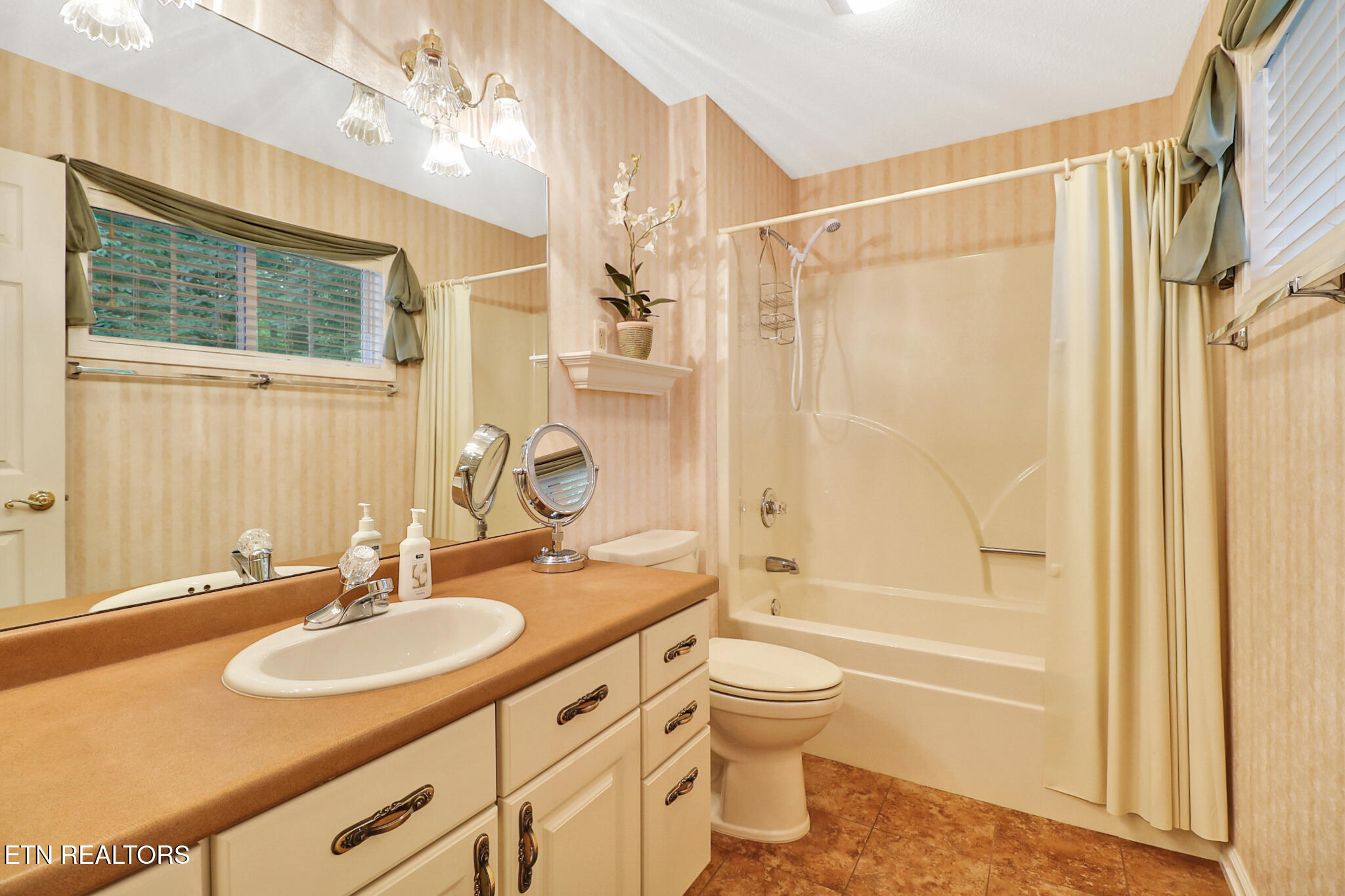 4 Augustine Lane Crossville TN 38558