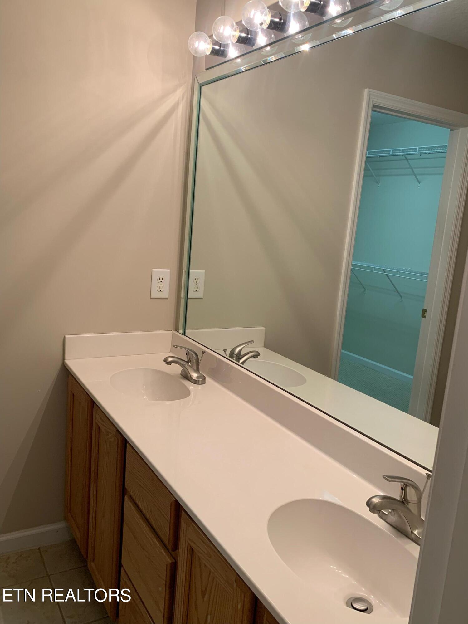 6946 La Christa Way Knoxville TN 37921