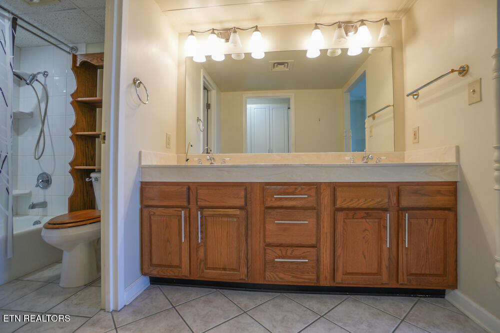 611 Regal Tower Maryville TN 37804