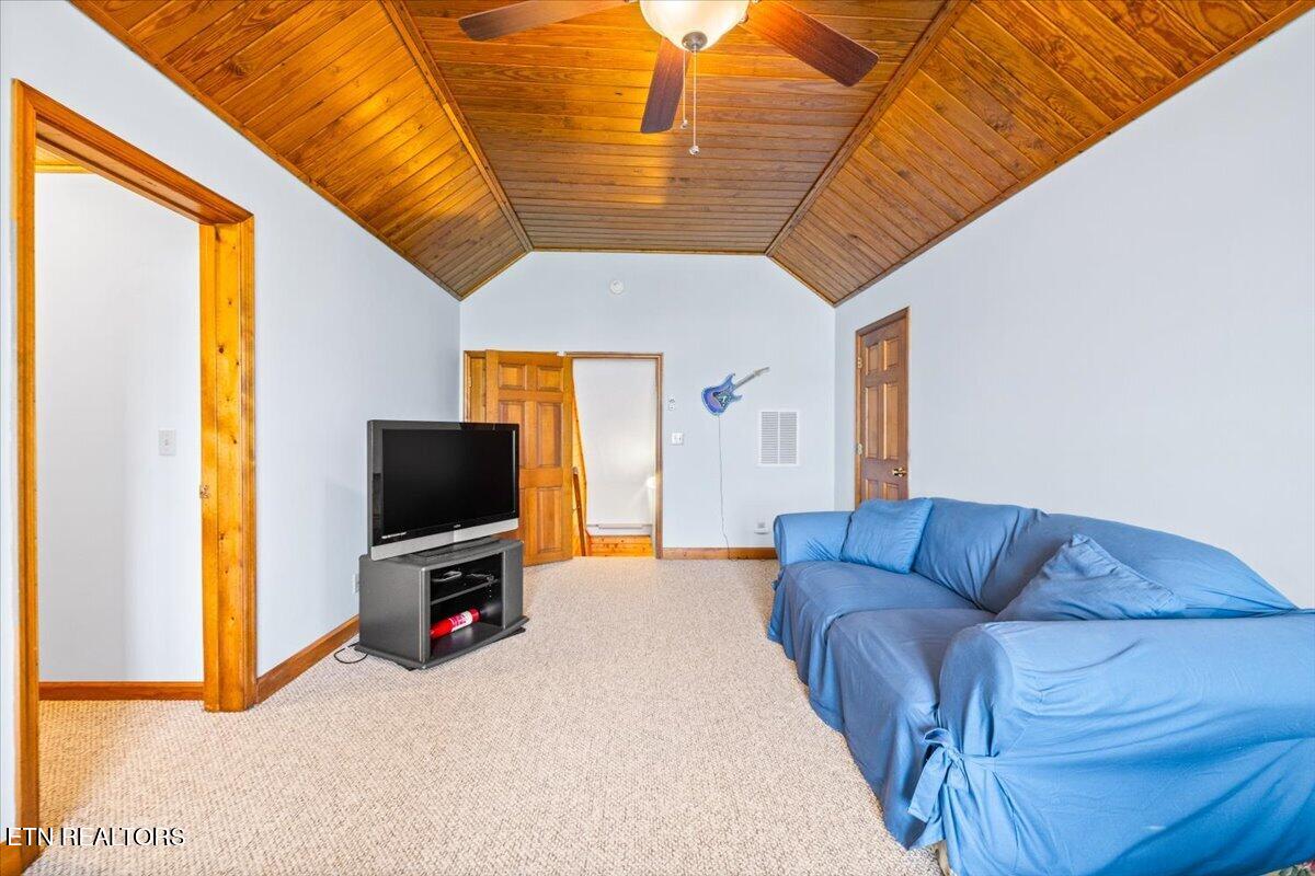 148 Deer Trot Lafollette TN 37766