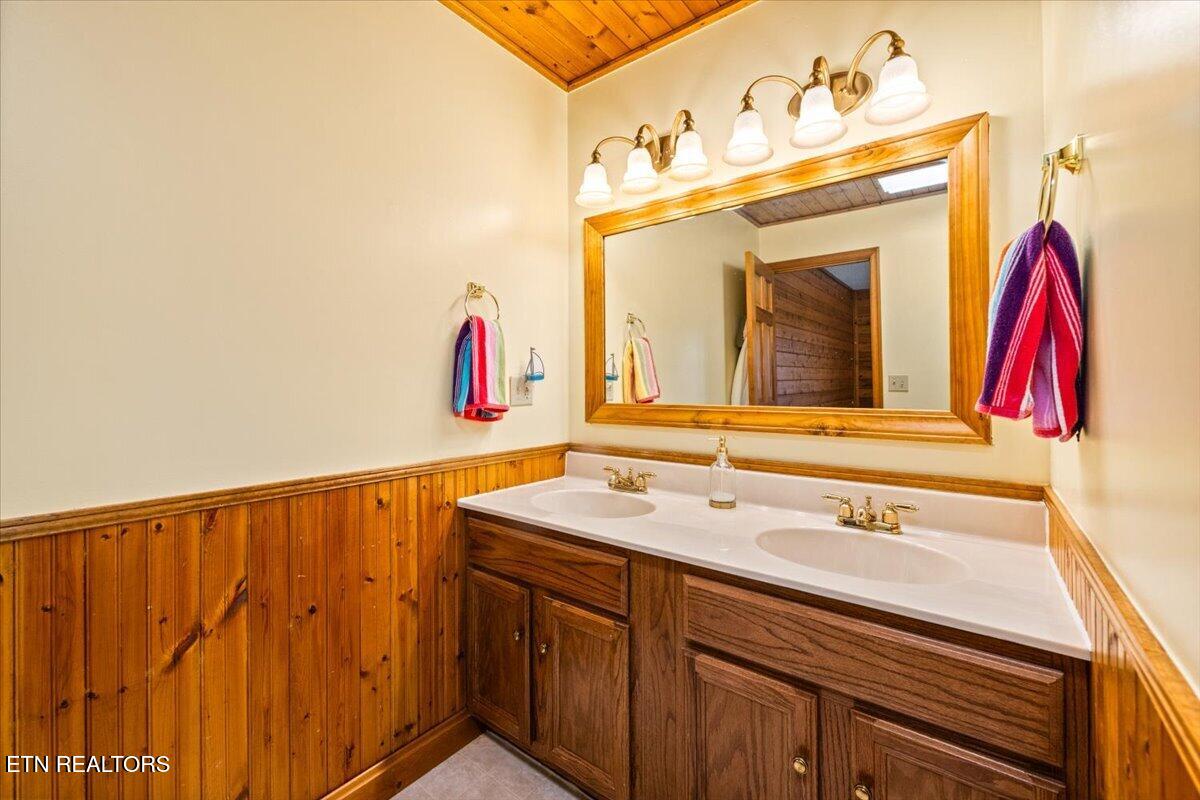 148 Deer Trot Lafollette TN 37766