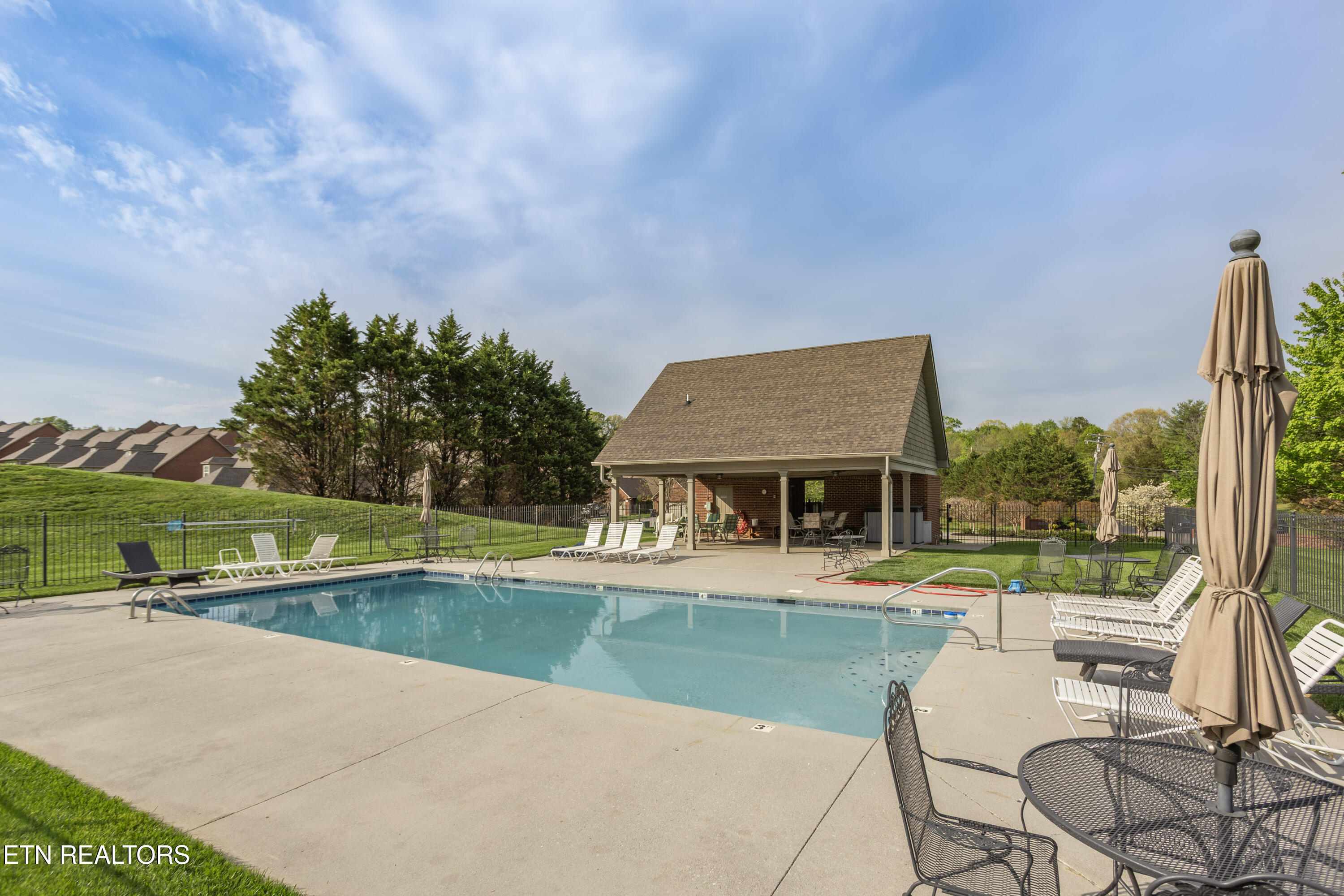 986 Meadow Walk Lane Lenoir City TN 37772