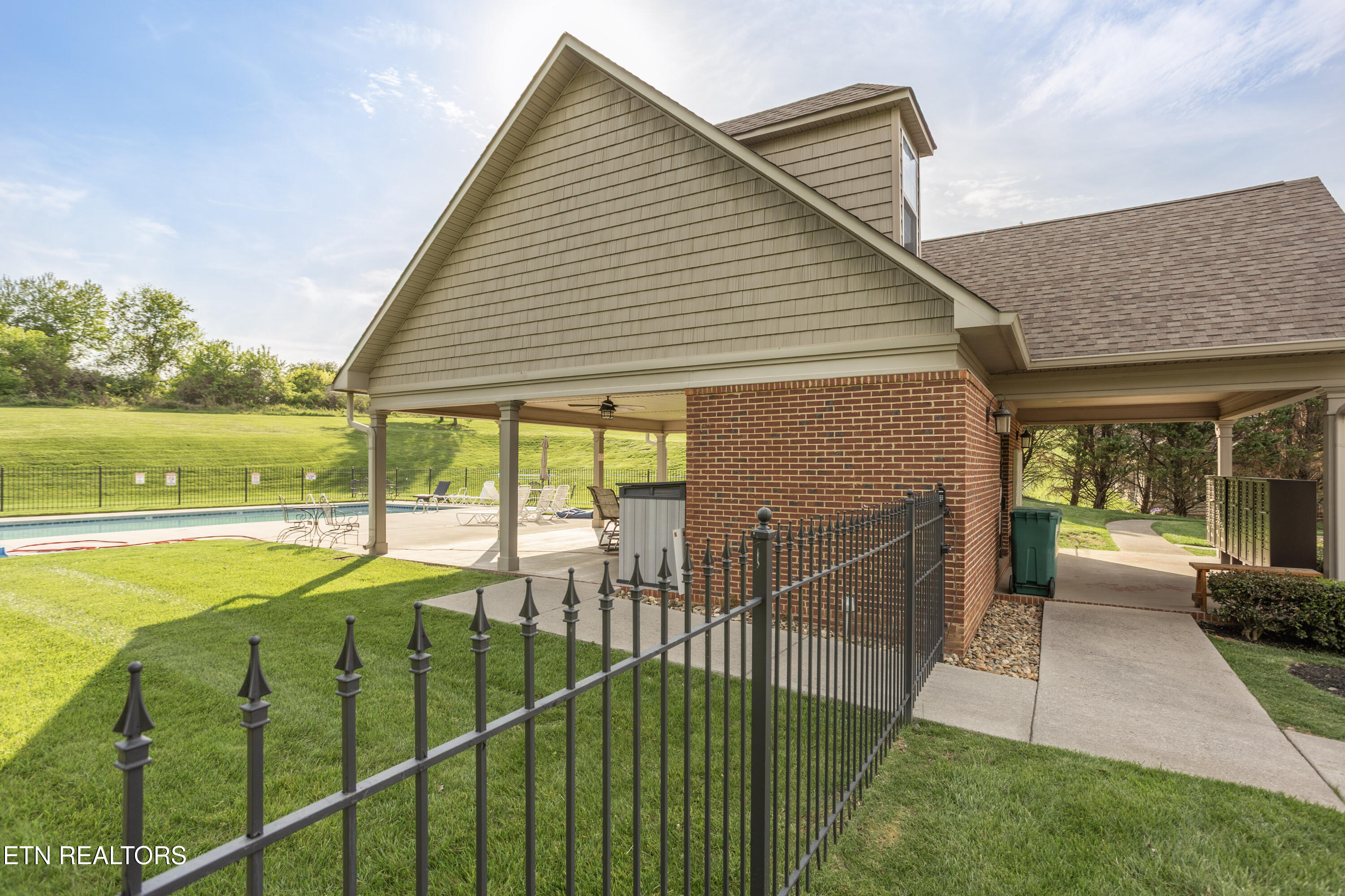 986 Meadow Walk Lane Lenoir City TN 37772