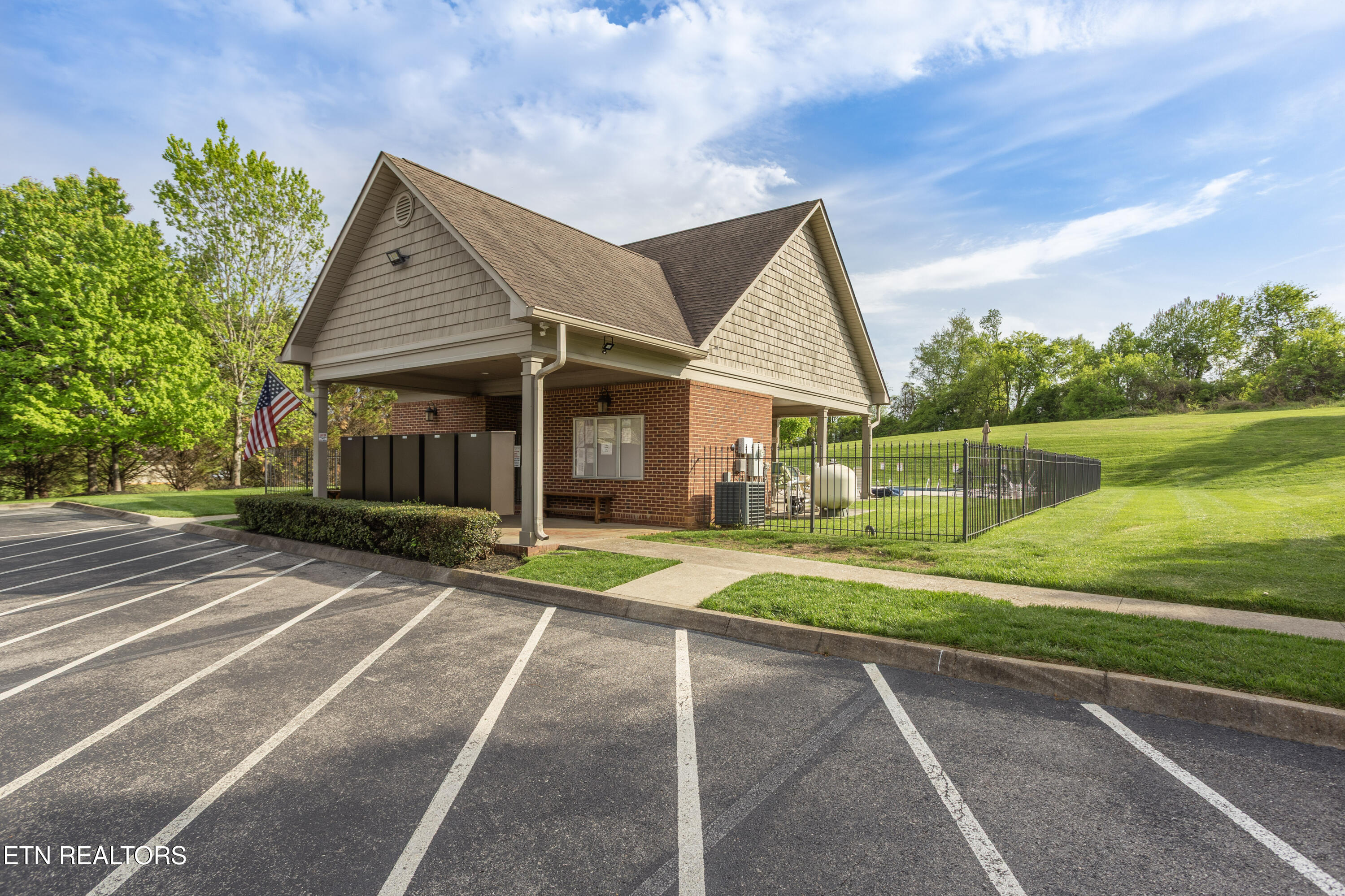 986 Meadow Walk Lane Lenoir City TN 37772