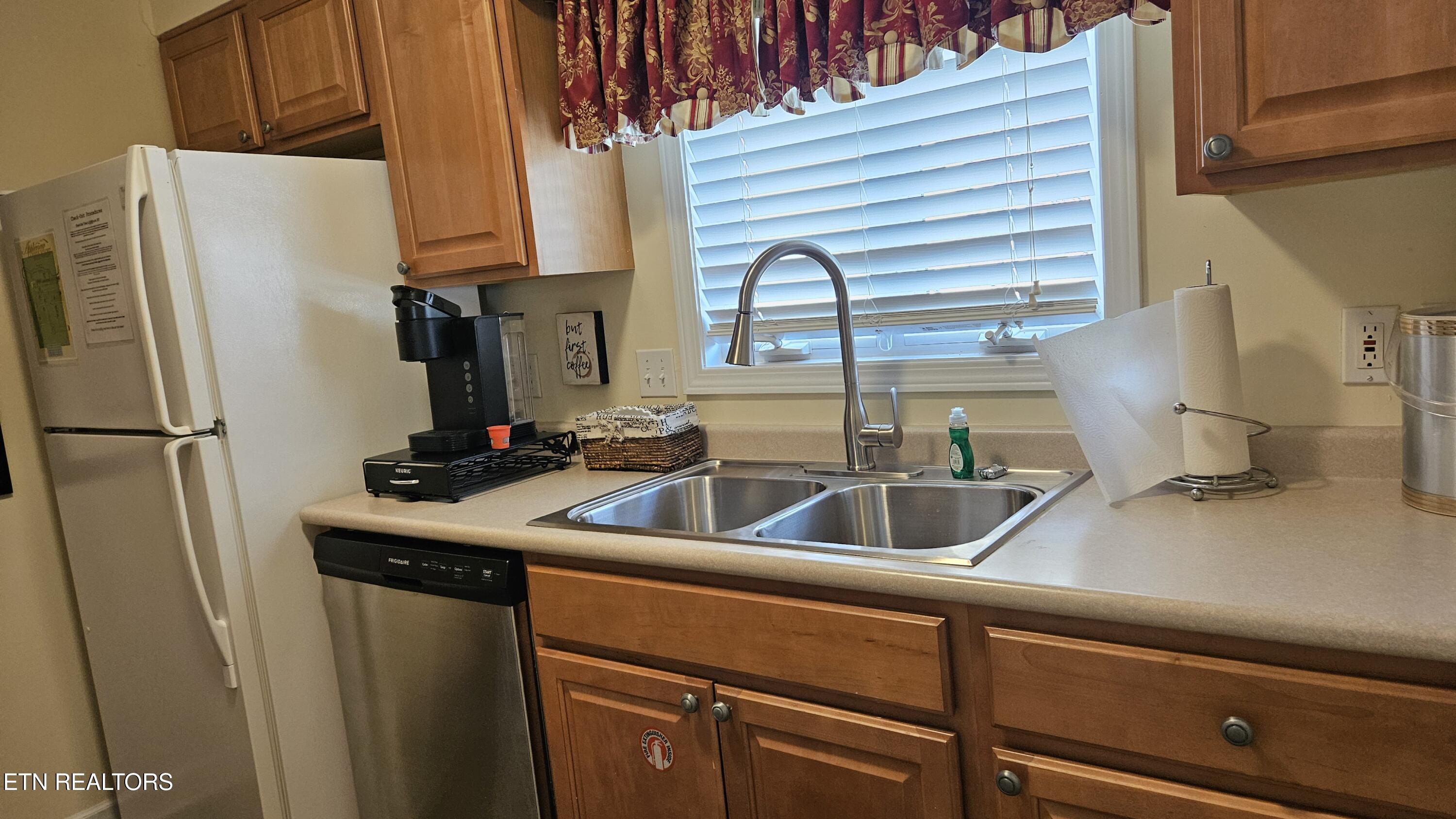 615 River Place Way Sevierville TN 37862