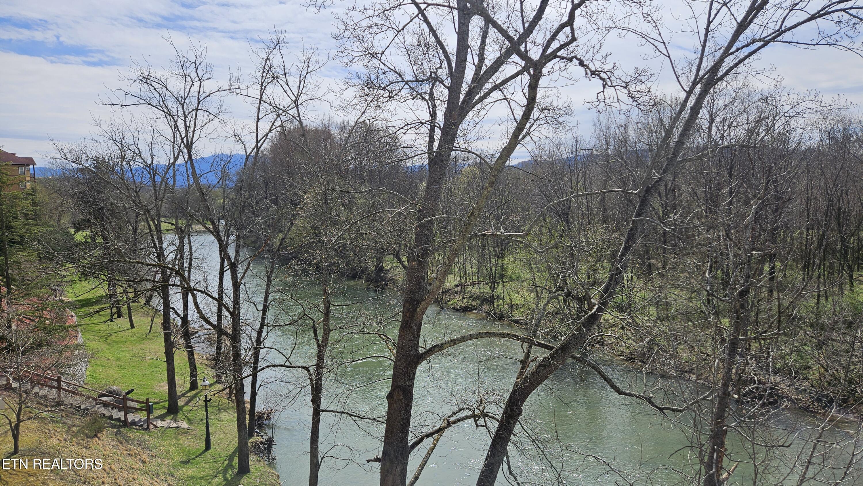 615 River Place Way Sevierville TN 37862
