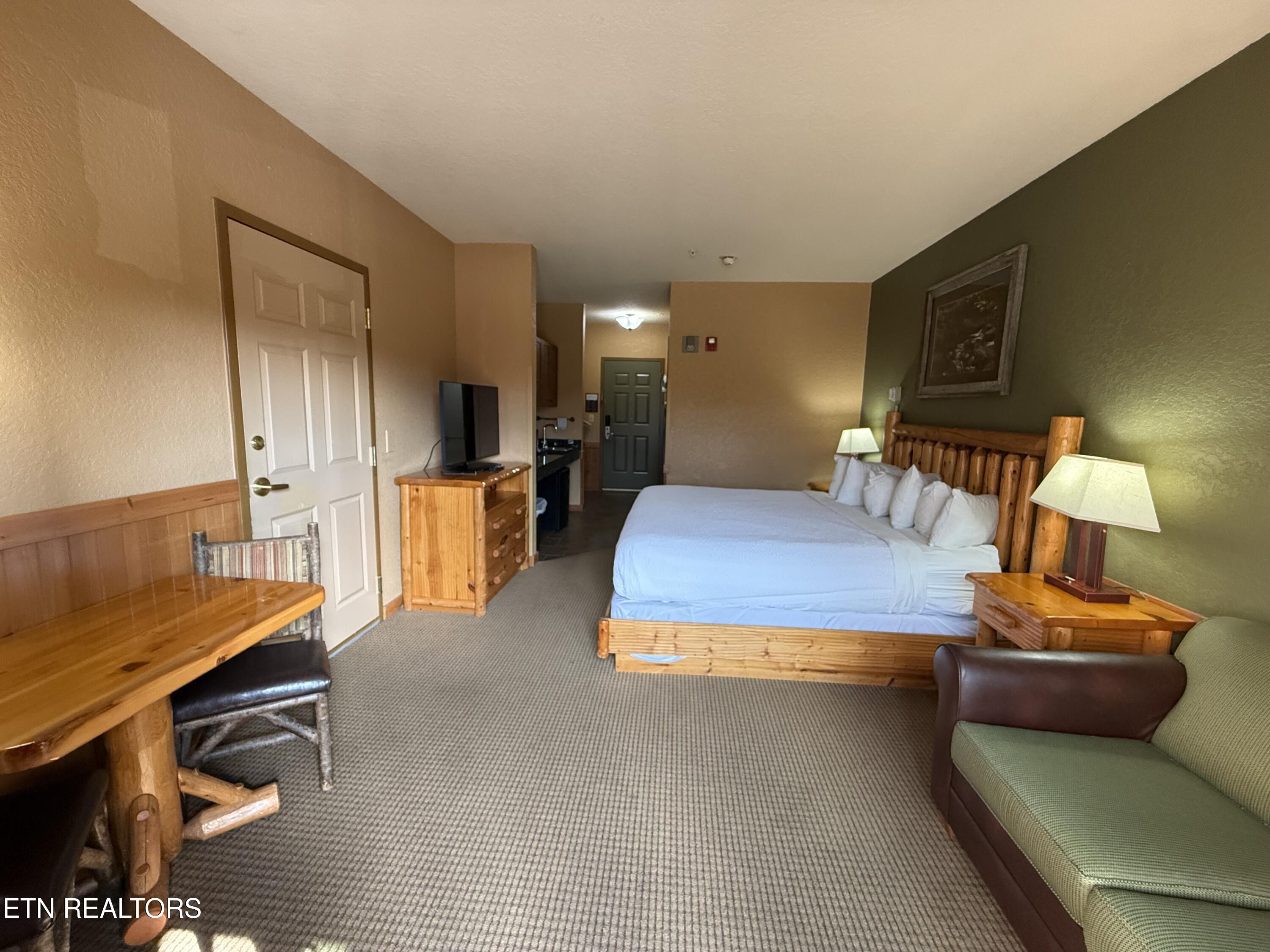 1424 Old Knoxville 13067/ 13069 Highway Sevierville TN 37876