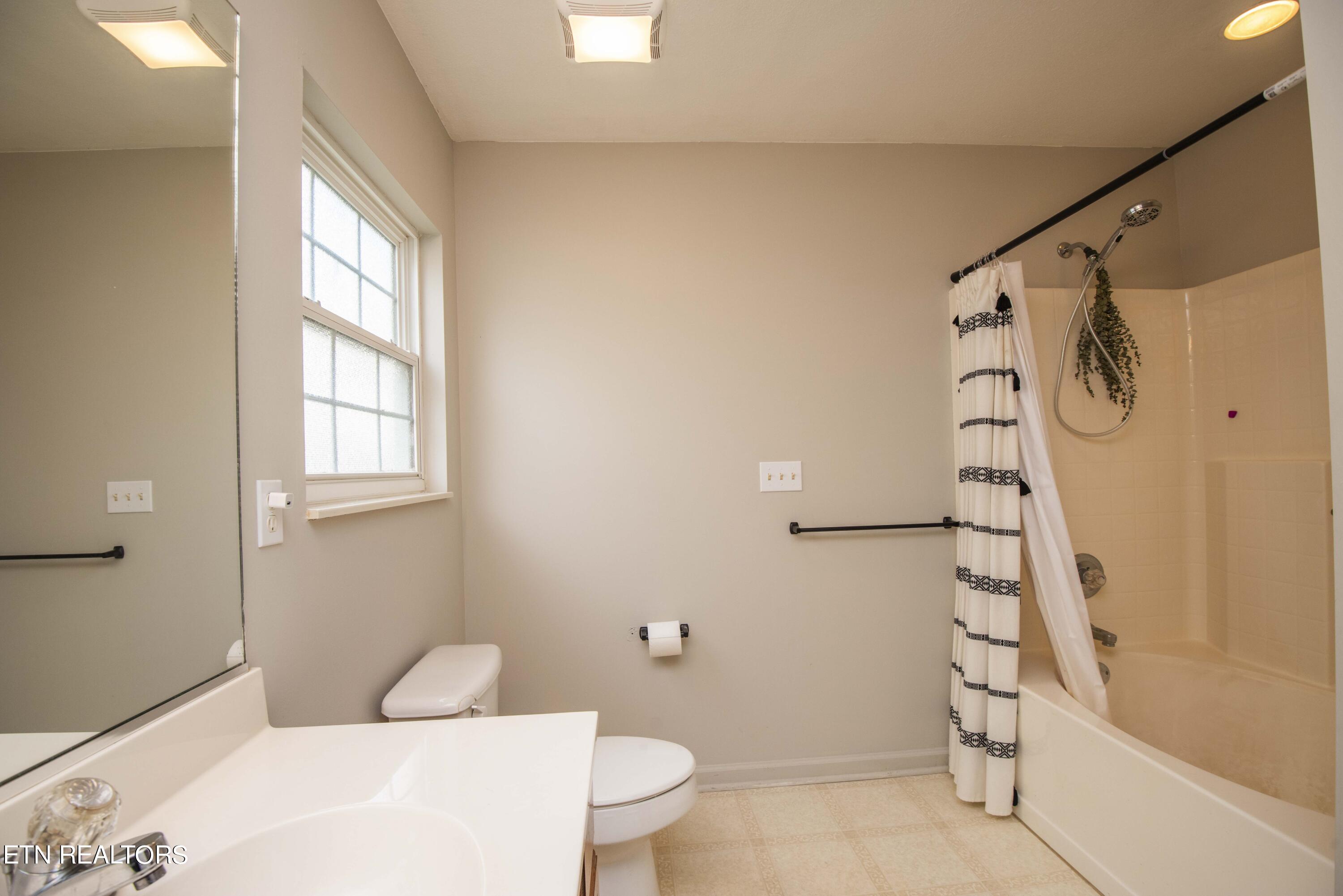 251 Eaton Village Trace Lenoir City TN 37771