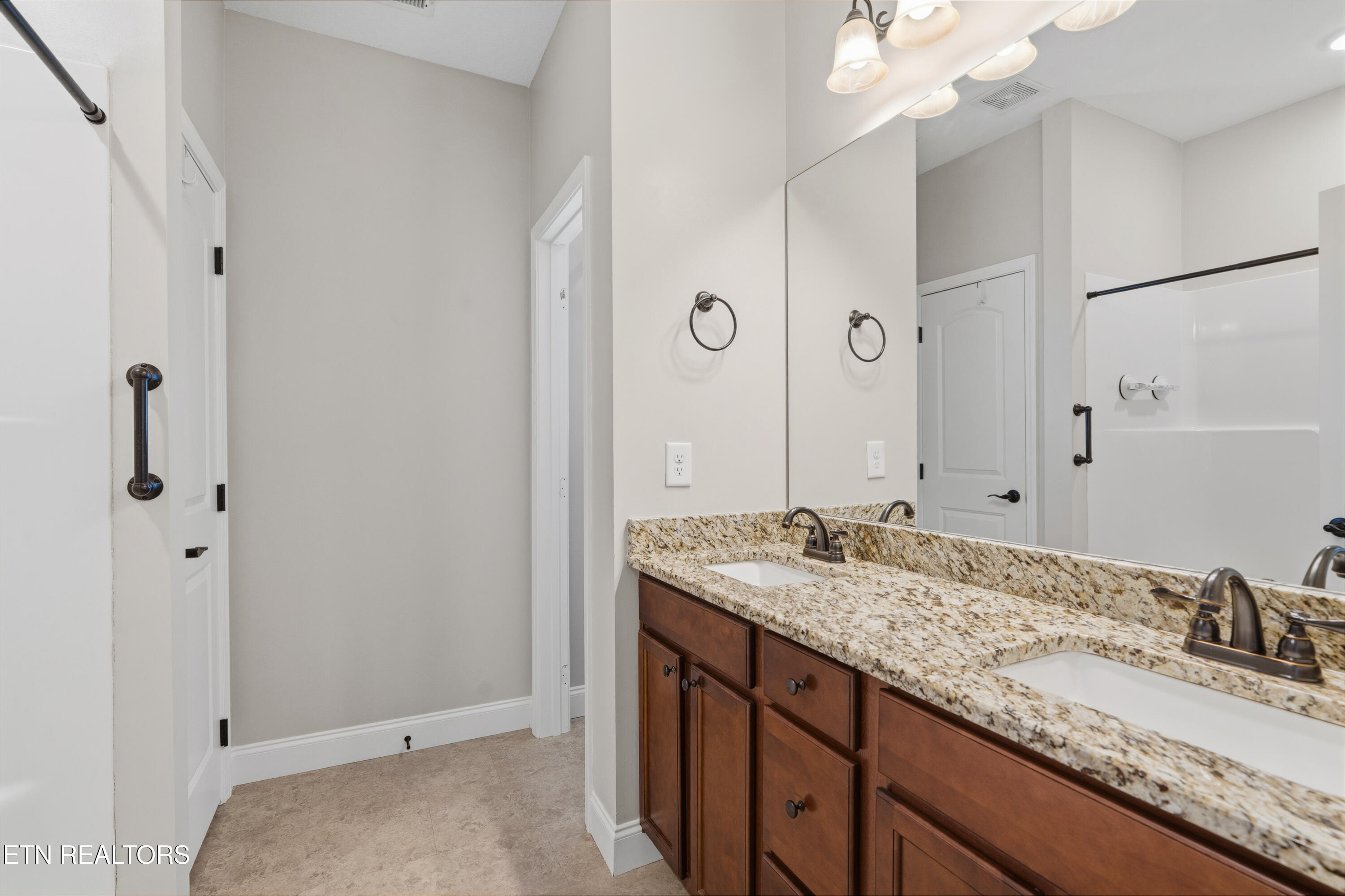 1117 Fellin View Way Sevierville TN 37876