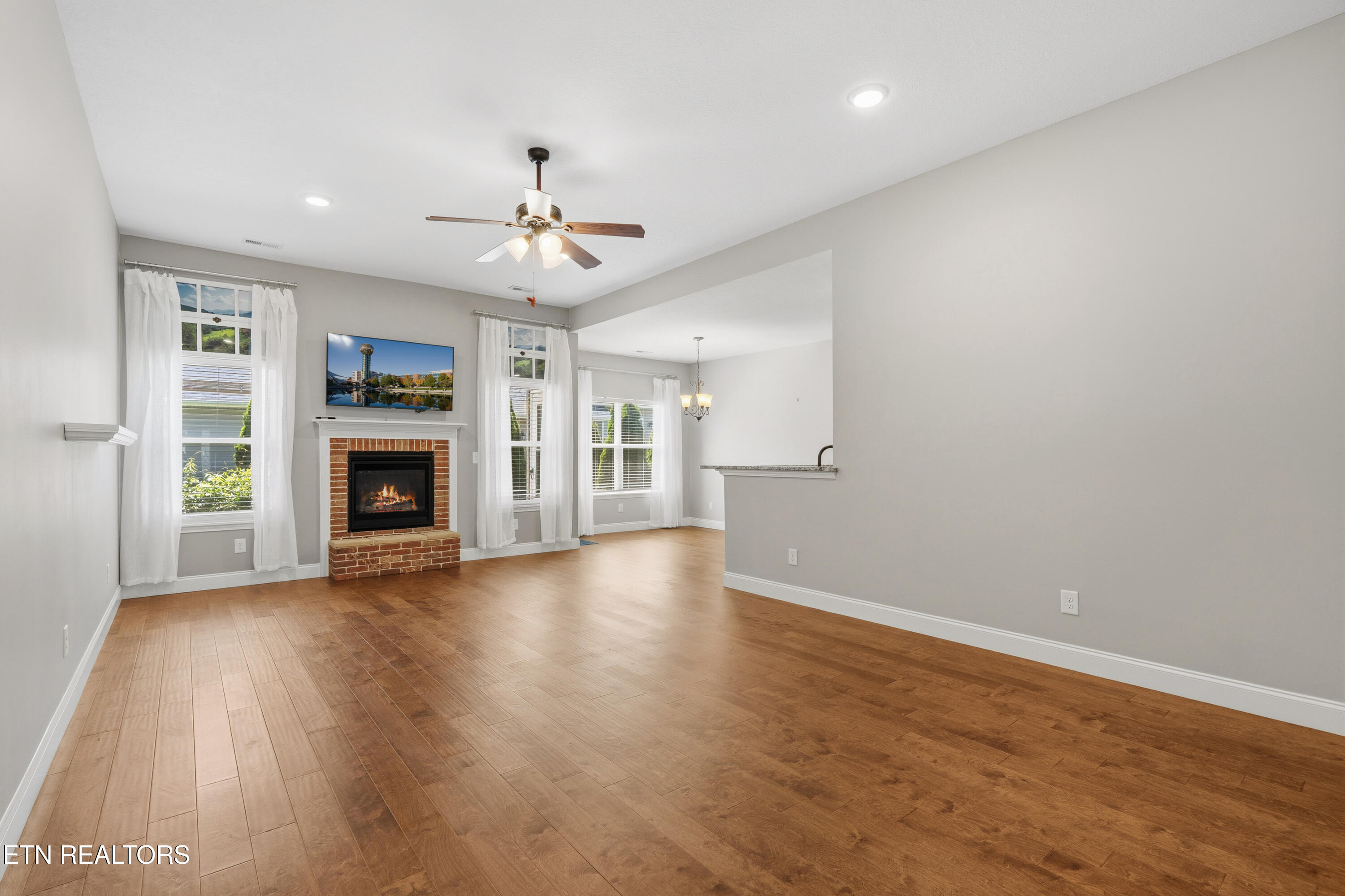 1117 Fellin View Way Sevierville TN 37876