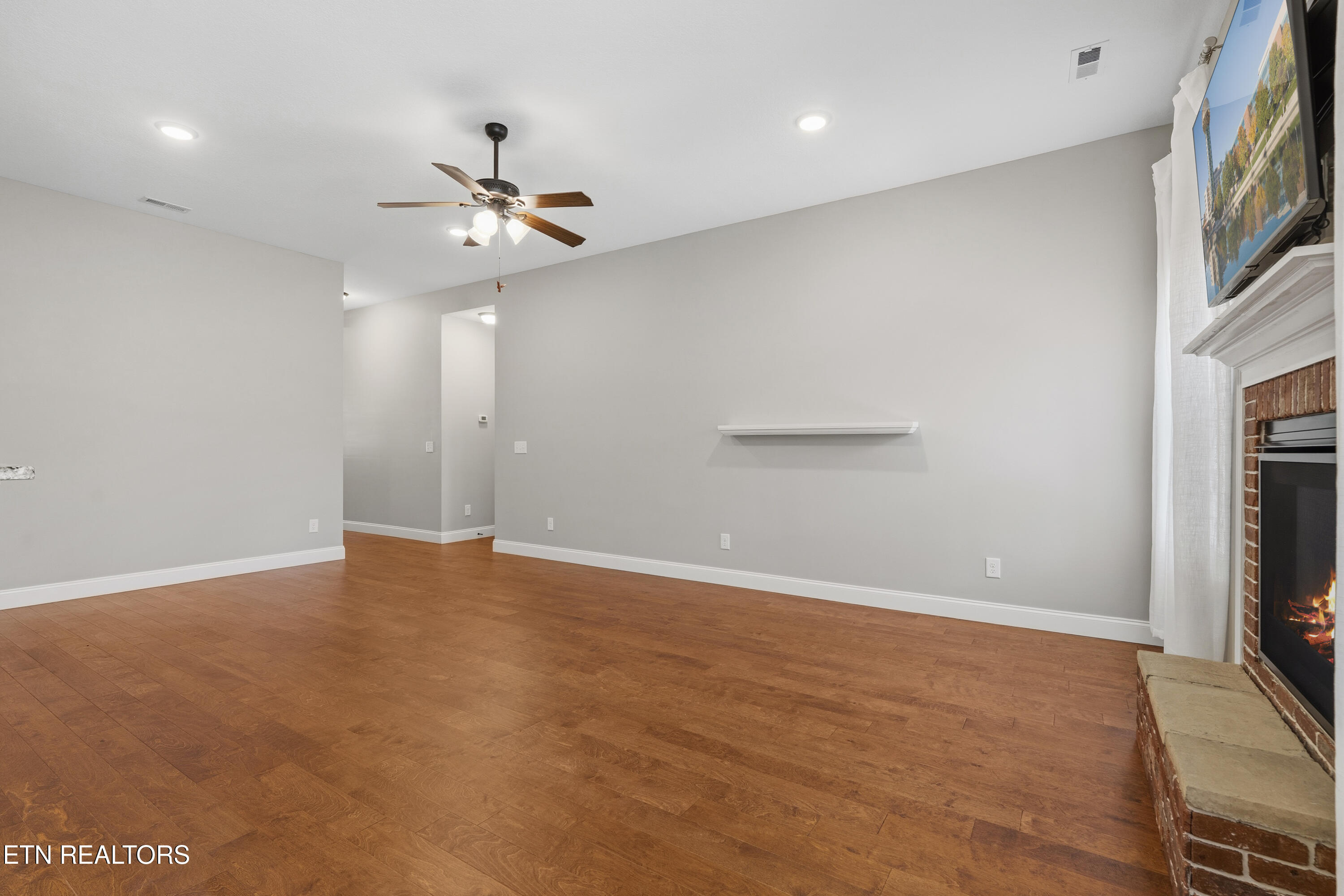 1117 Fellin View Way Sevierville TN 37876