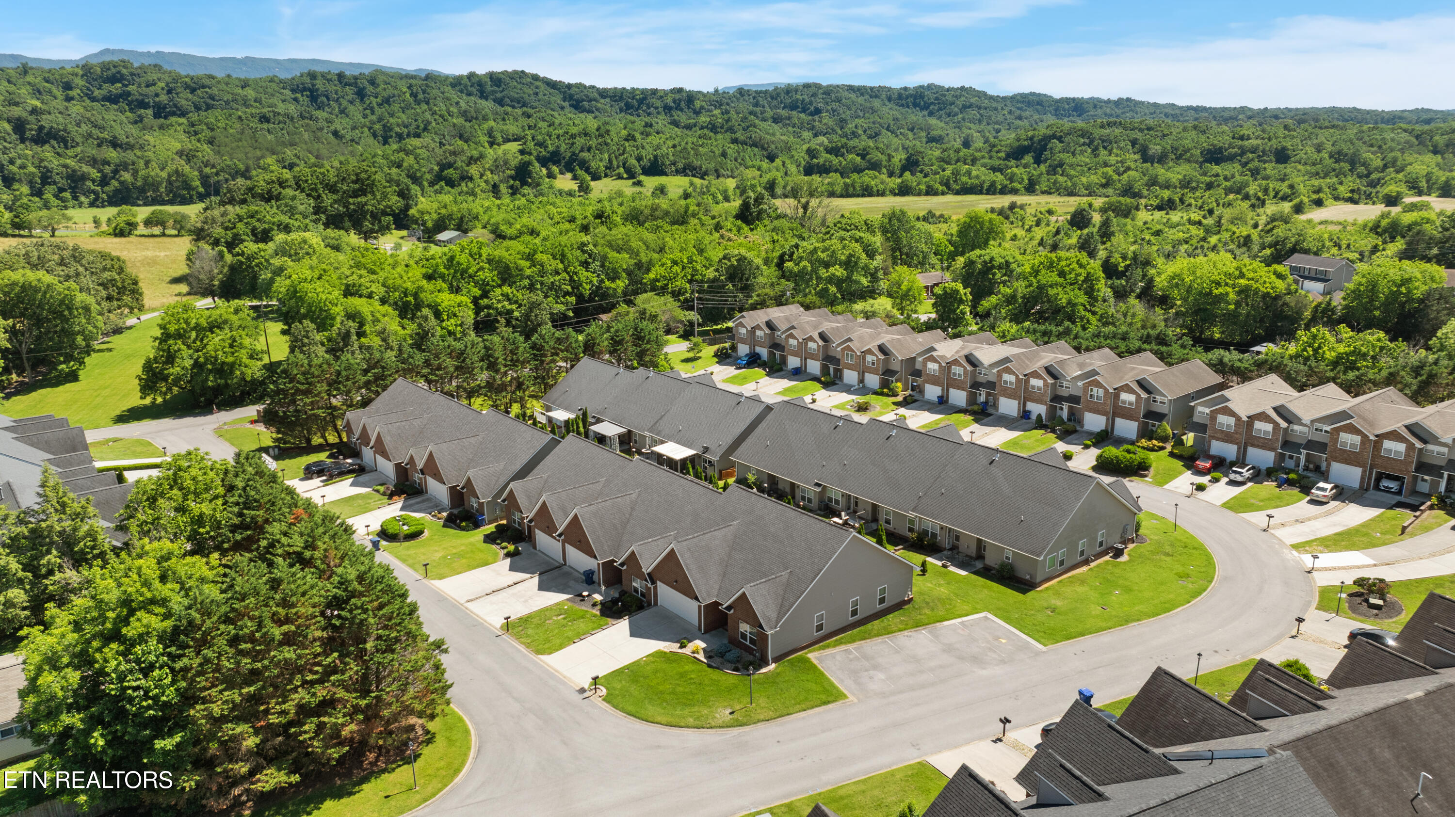 1117 Fellin View Way Sevierville TN 37876