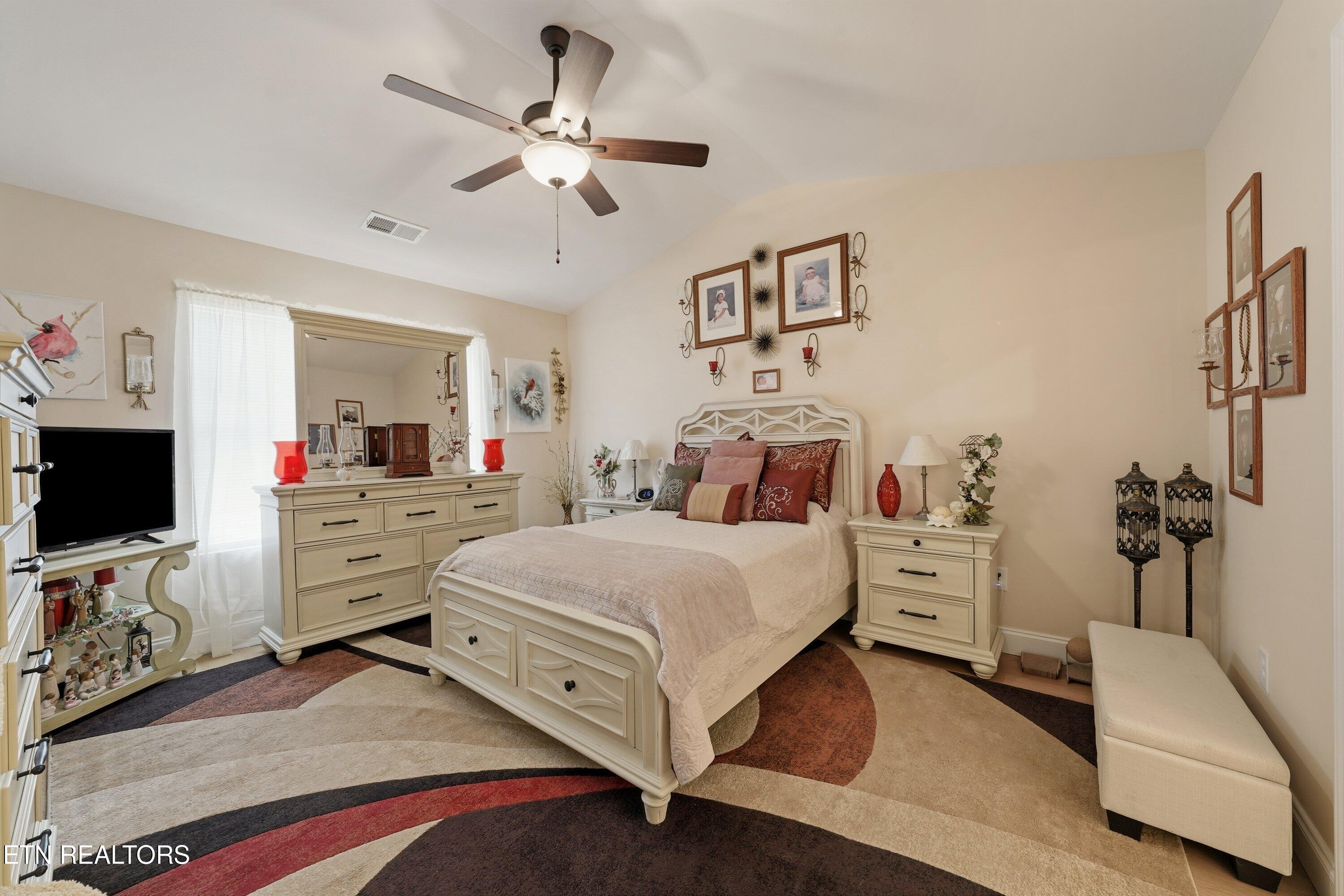 736 Snowflower Circle Pigeon Forge TN 37863