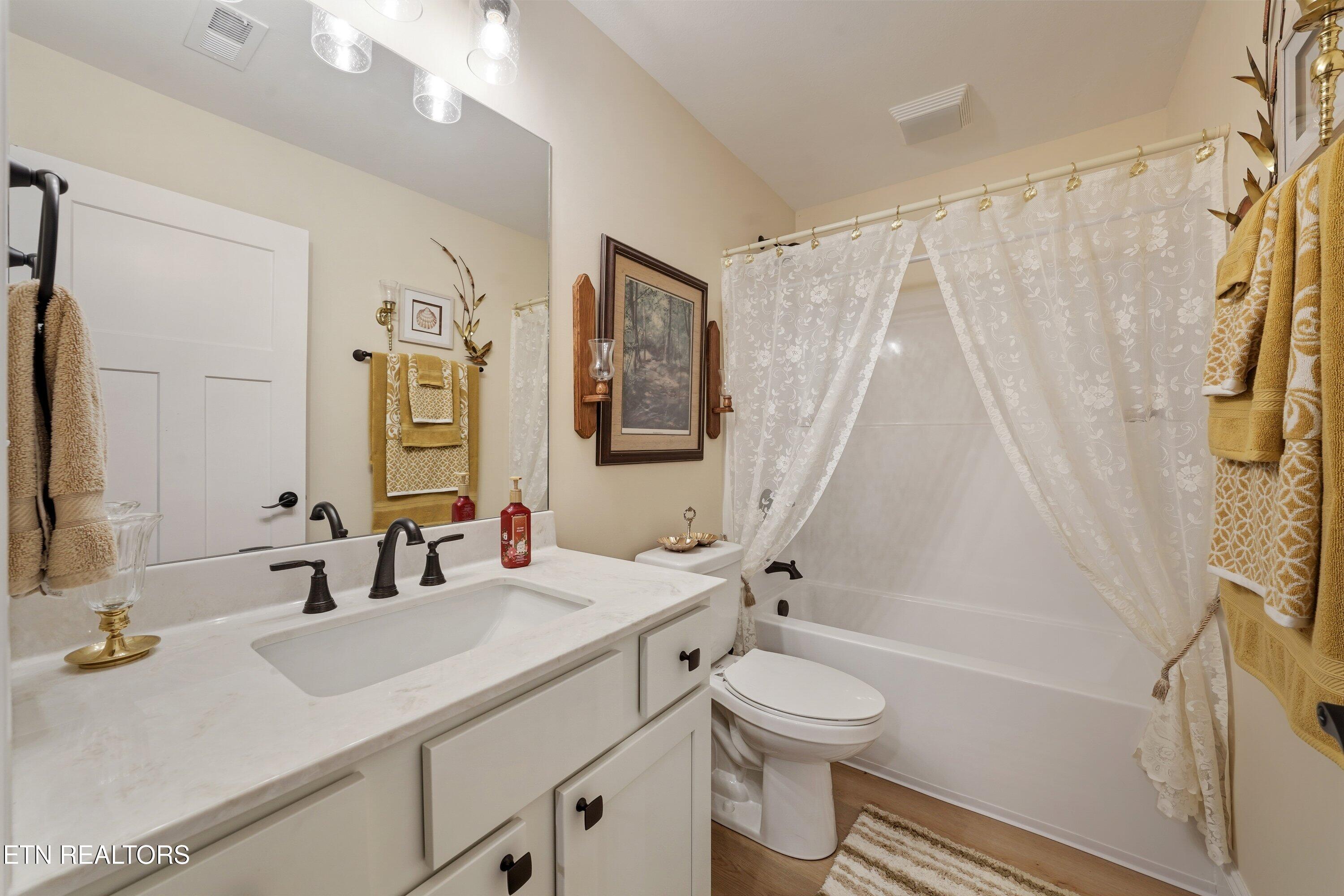 736 Snowflower Circle Pigeon Forge TN 37863