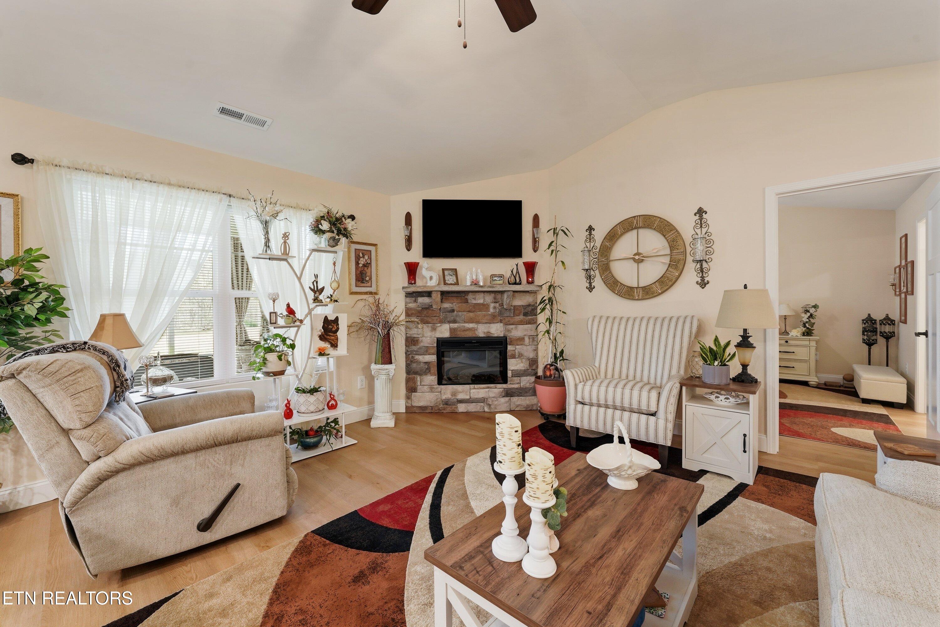 736 Snowflower Circle Pigeon Forge TN 37863