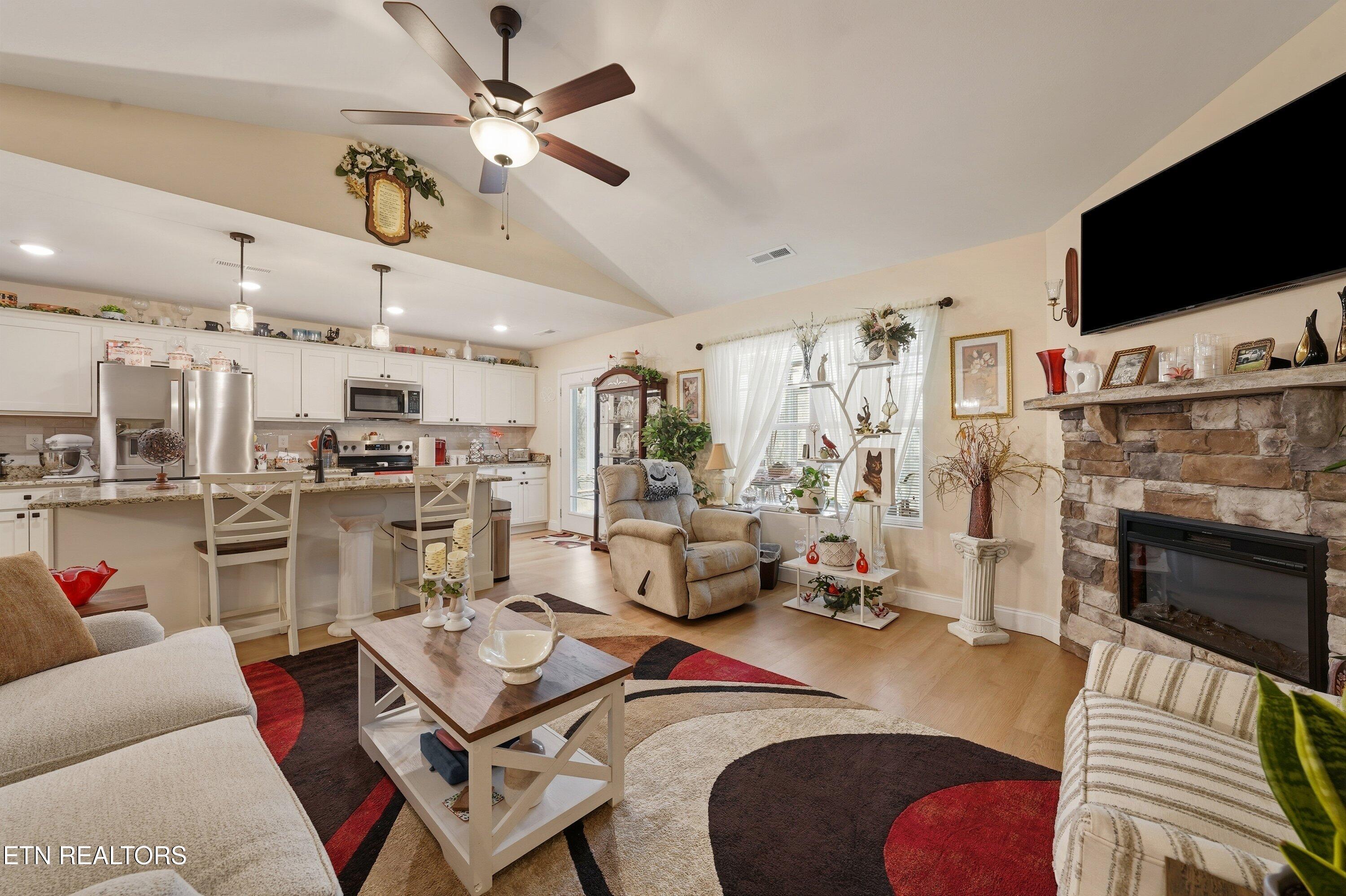 736 Snowflower Circle Pigeon Forge TN 37863