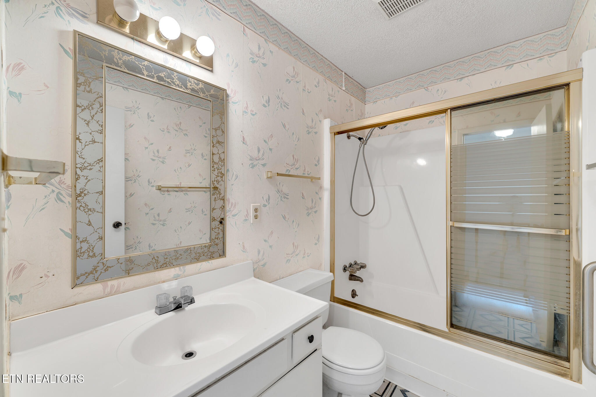 7 Wilshire Heights Drive Crossville TN 38558