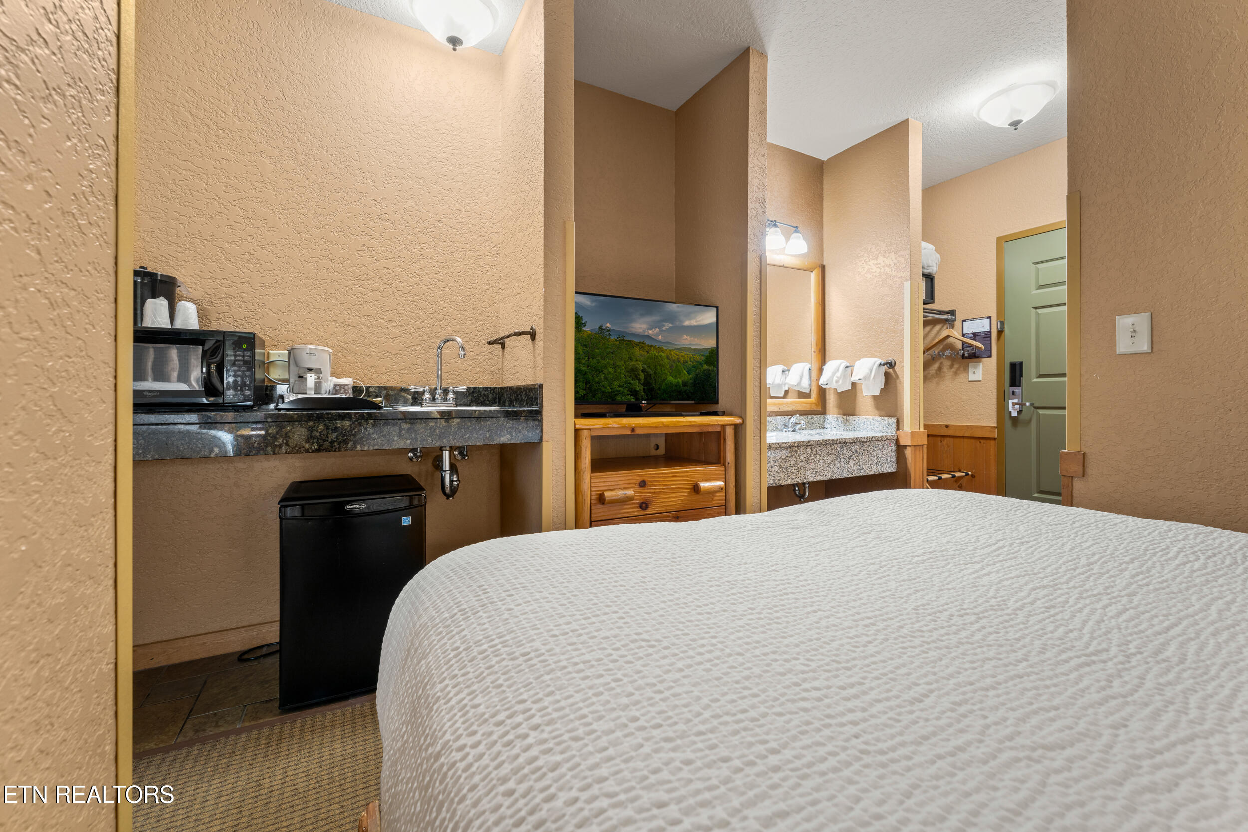 1424 Old Knoxville Unit 13071,73,75 Highway Sevierville TN 37876
