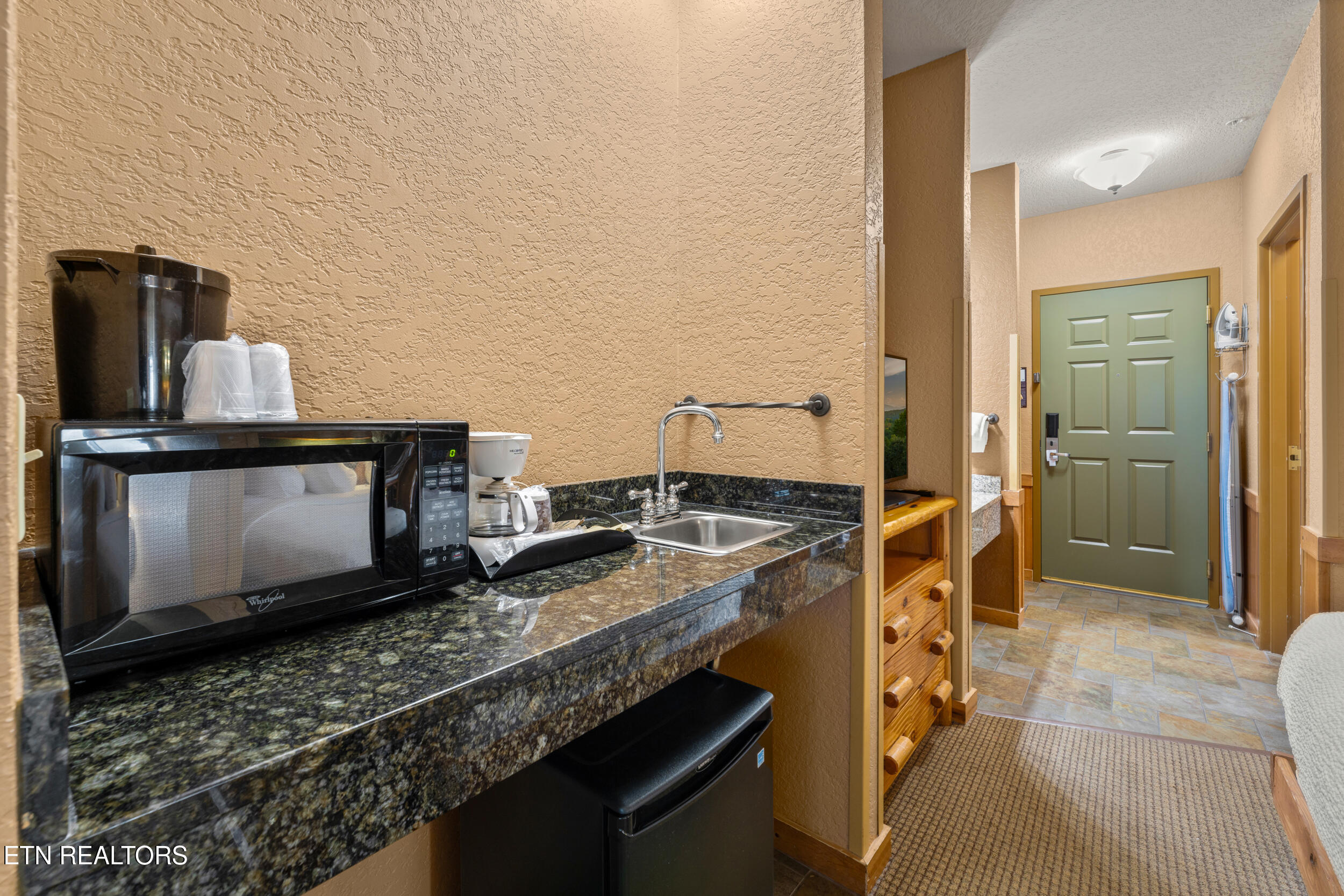 1424 Old Knoxville Unit 13071,73,75 Highway Sevierville TN 37876