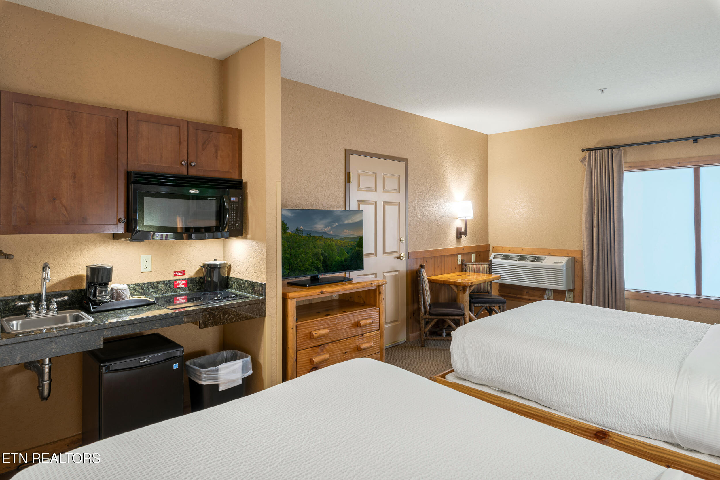 1424 Old Knoxville Unit 13071,73,75 Highway Sevierville TN 37876