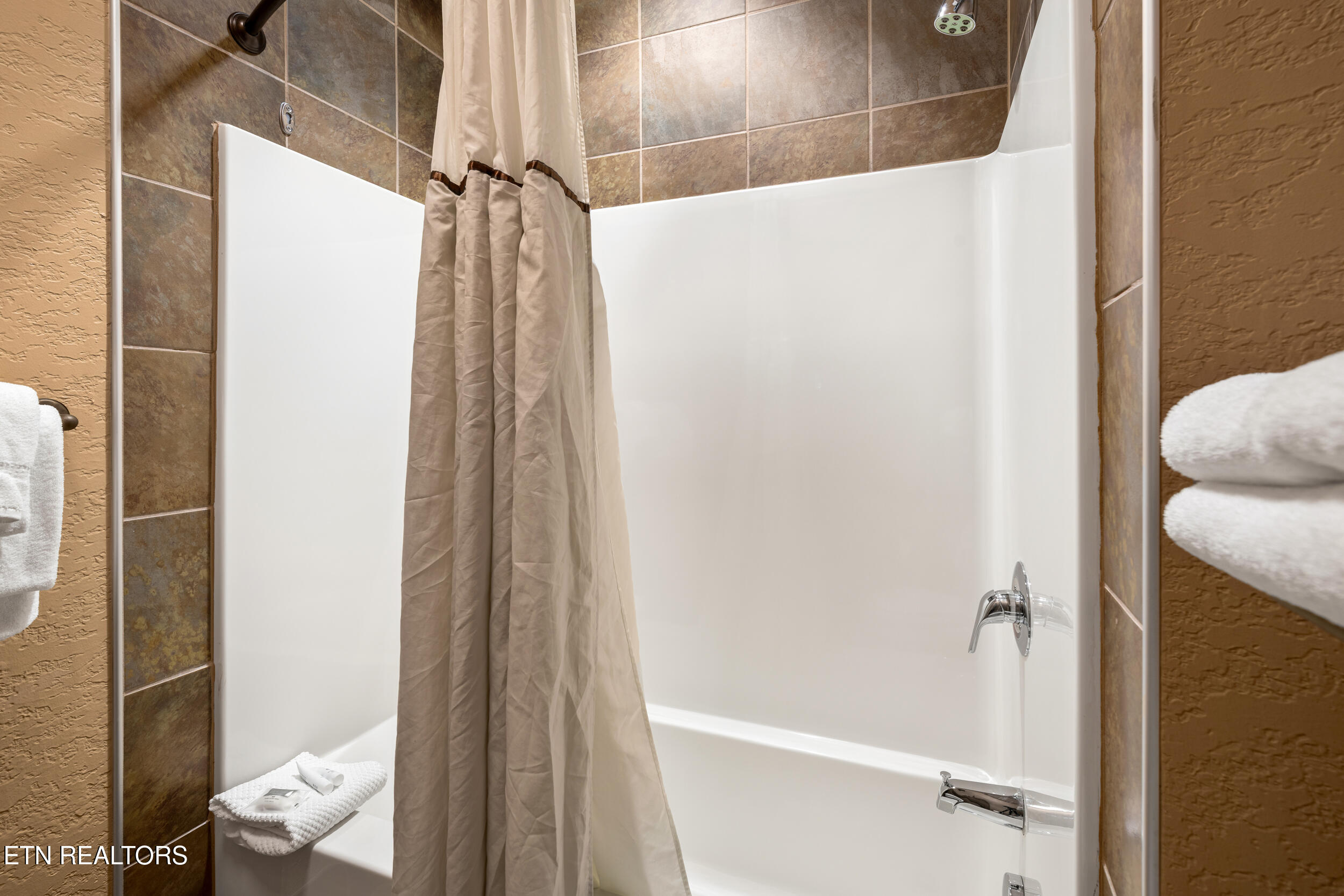 1424 Old Knoxville Unit 13071,73,75 Highway Sevierville TN 37876