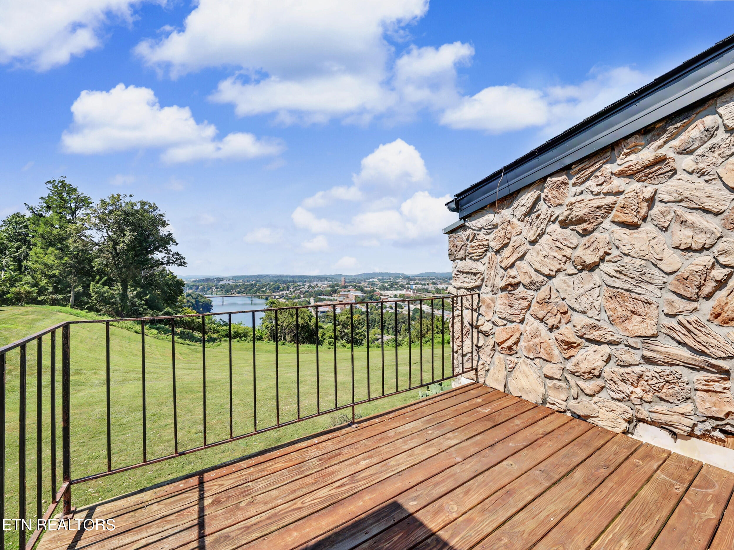 1845 Cherokee Bluff Drive Knoxville TN 37920