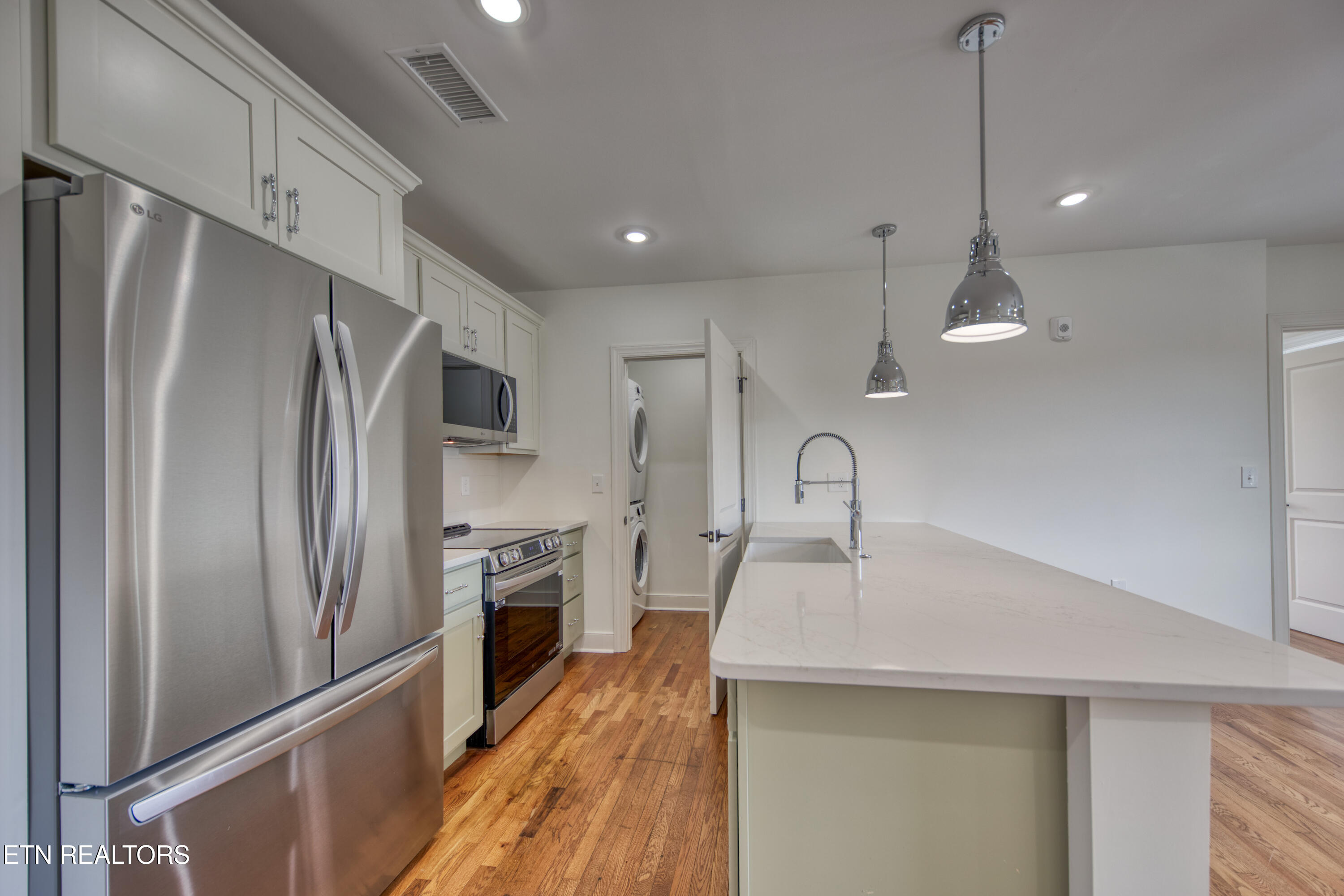 2724 E Magnolia Avenue Knoxville TN 37914