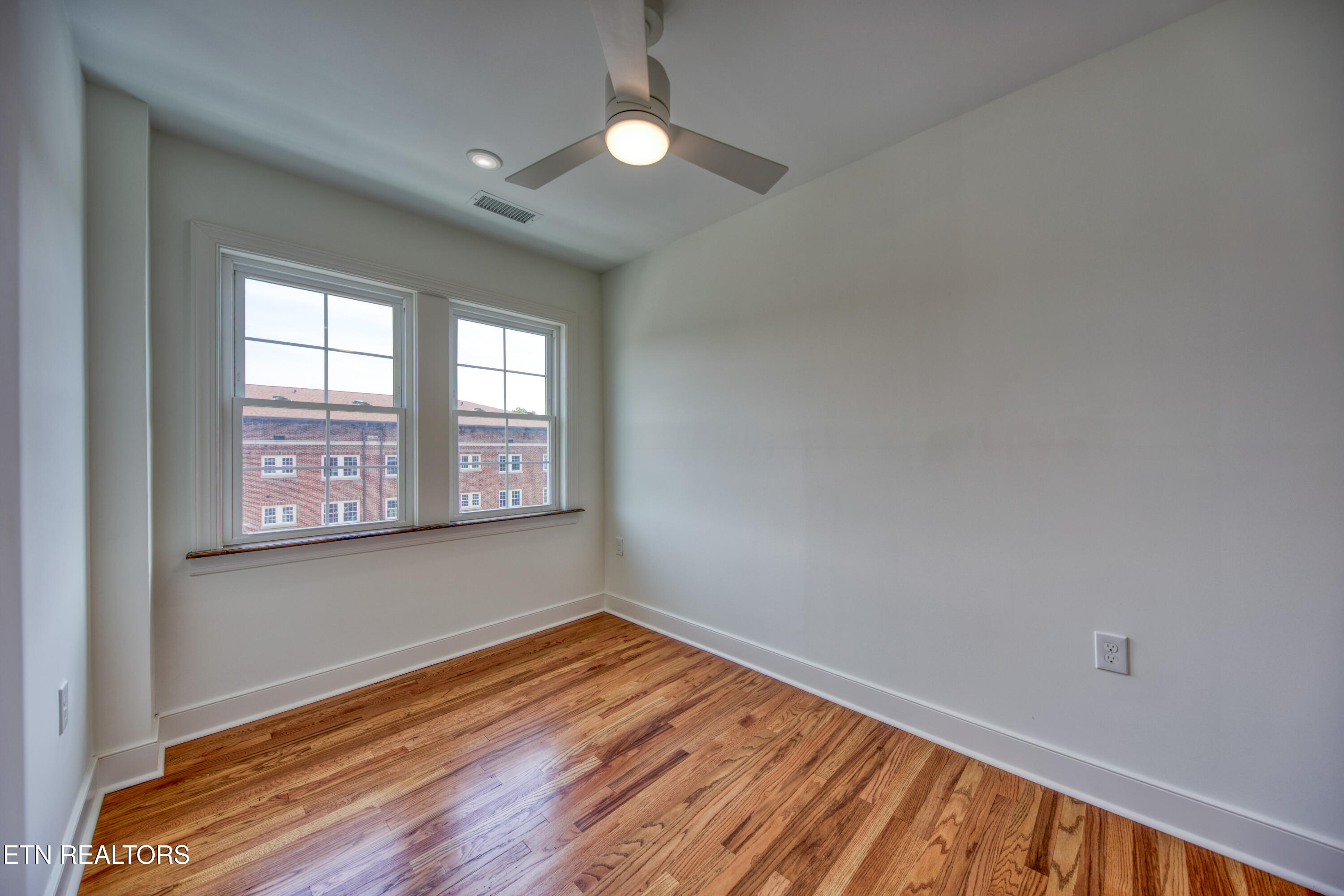 2724 E Magnolia Avenue Knoxville TN 37914
