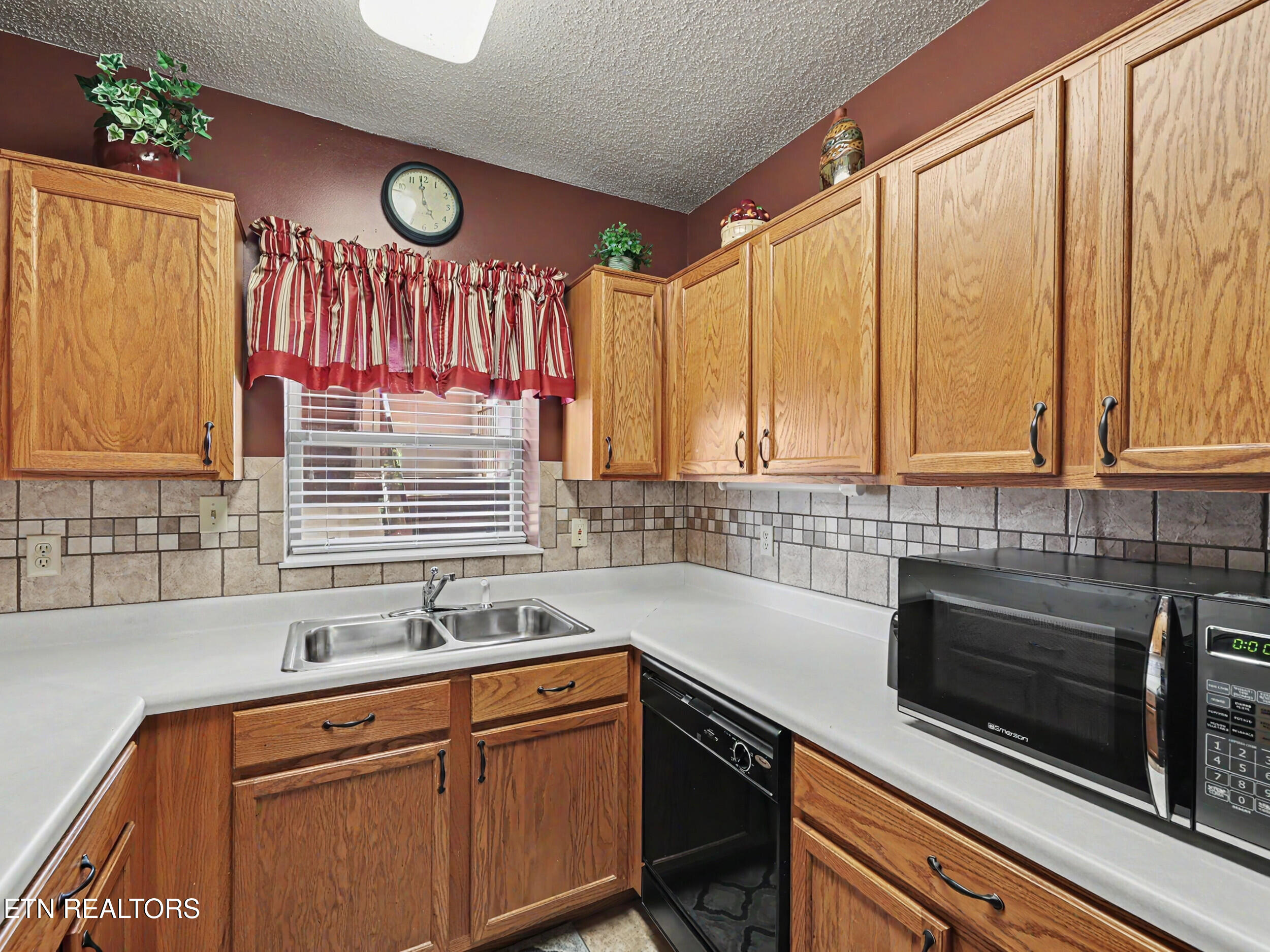 3919 S River Road Pigeon Forge TN 37863