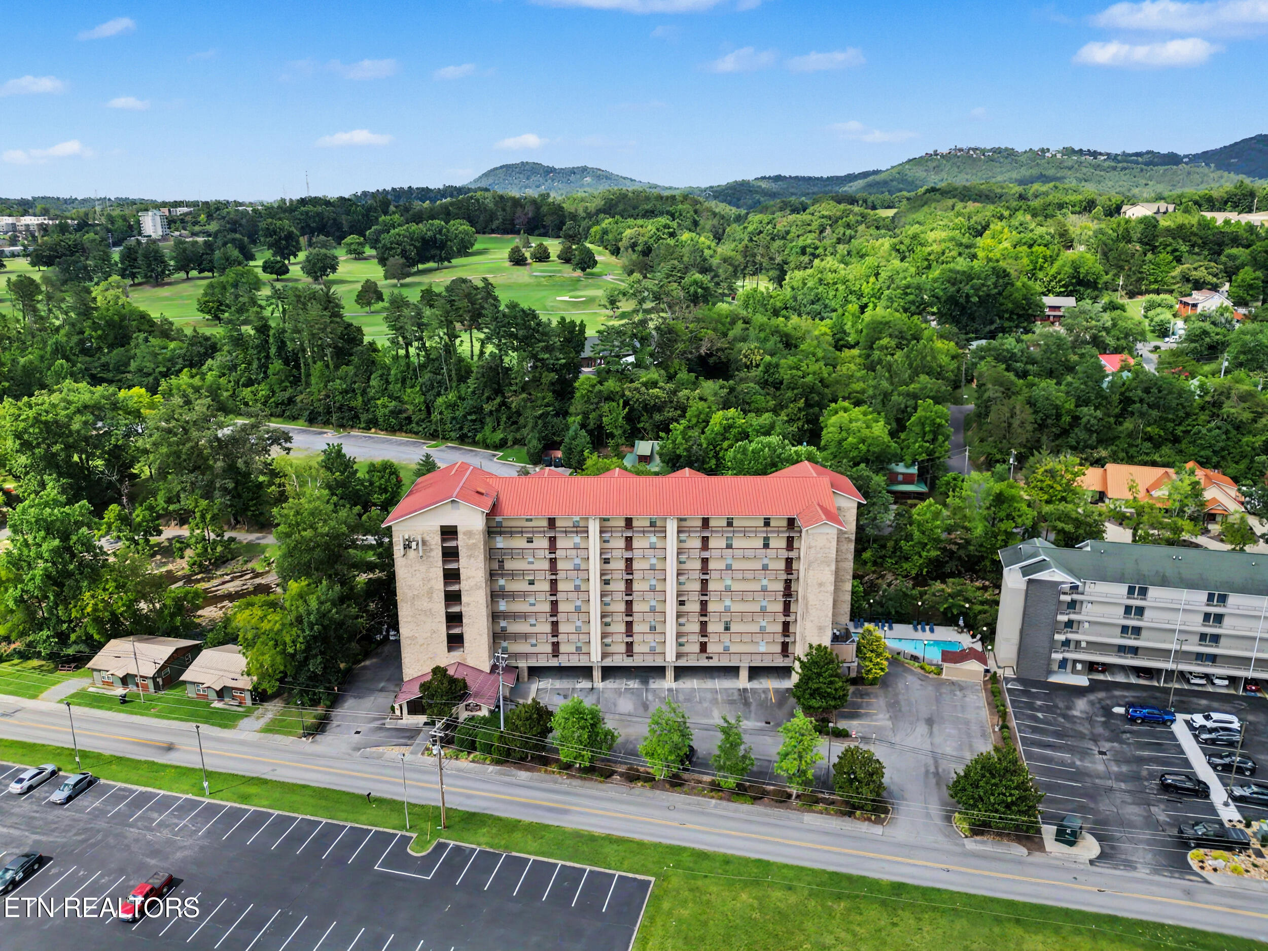 3919 S River Road Pigeon Forge TN 37863