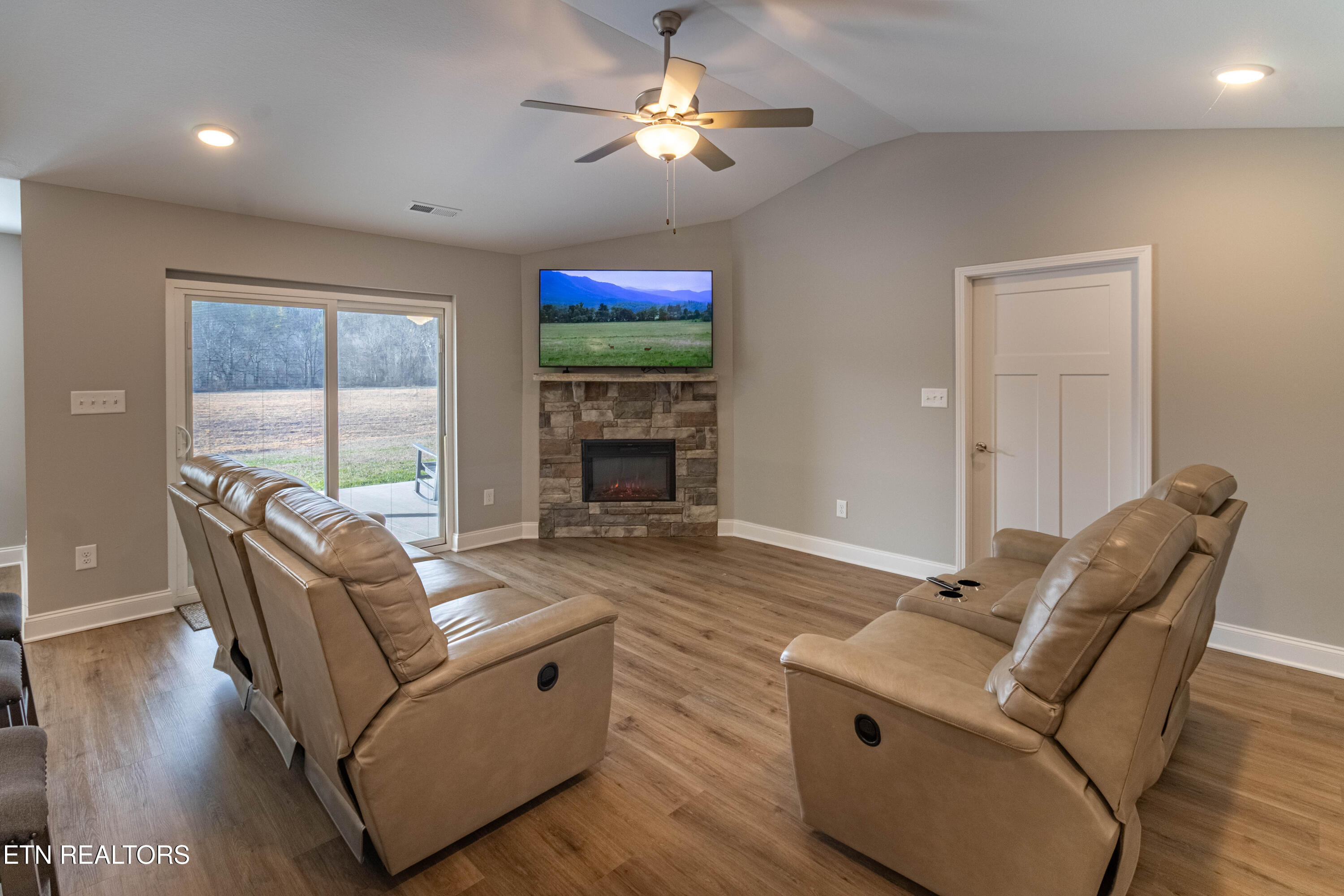 712 Snowflower Circle Pigeon Forge TN 37863