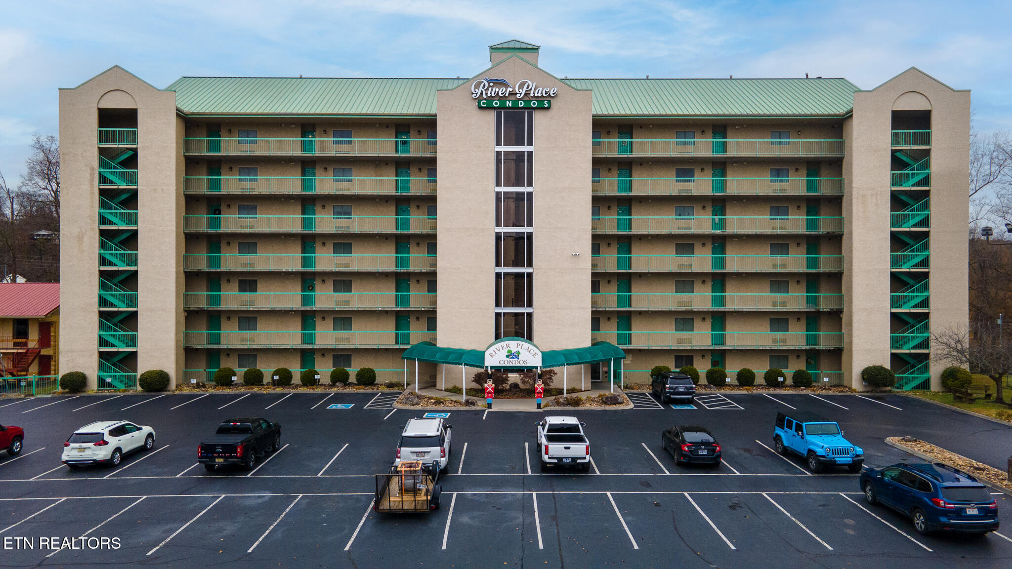3215 N River Road Pigeon Forge TN 37863