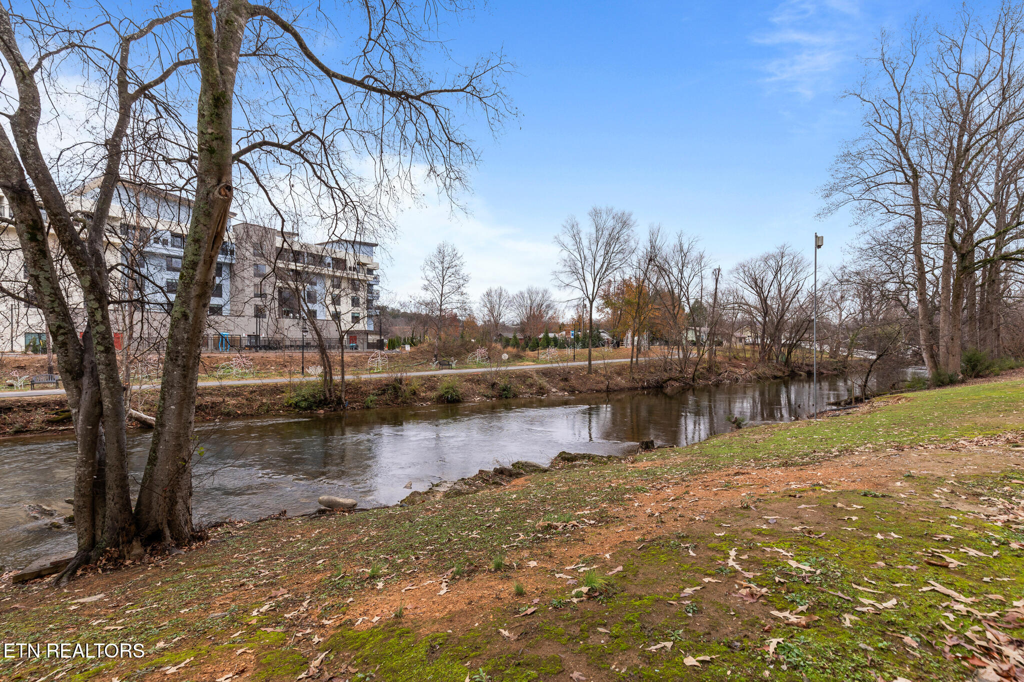 3215 N River Road Pigeon Forge TN 37863