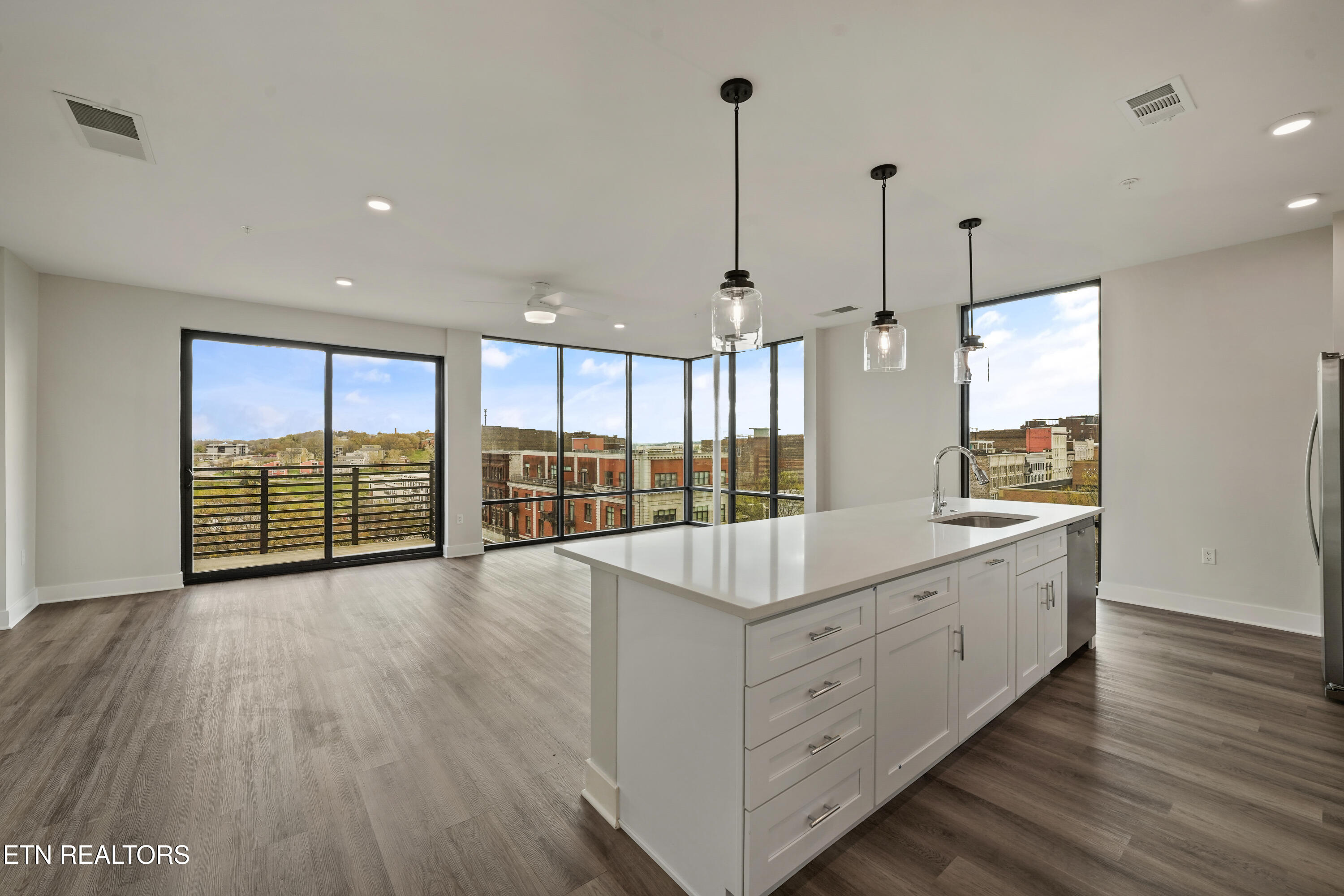 327 W Summit Hill Drive Knoxville TN 37902
