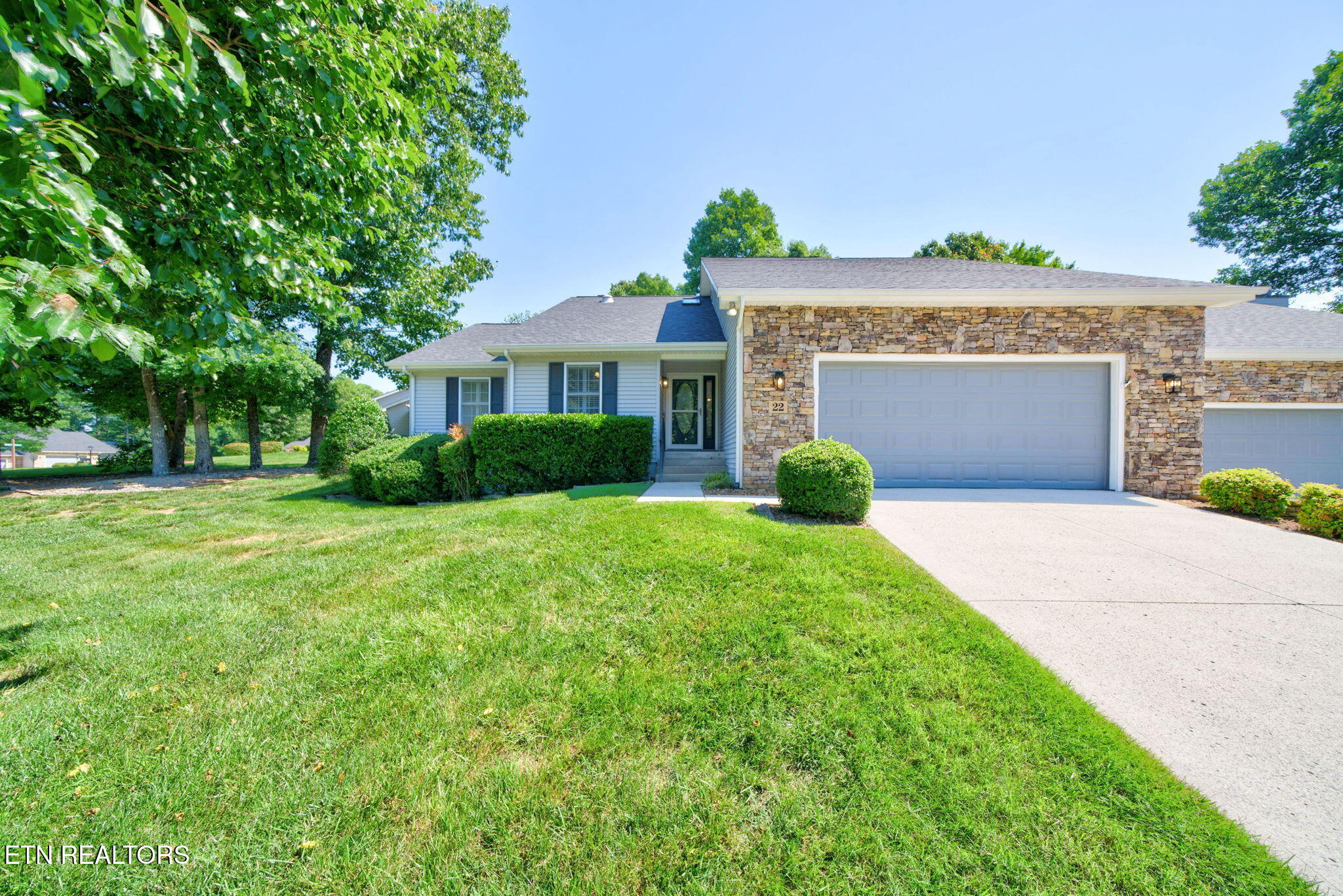 22 Augustine Lane Crossville TN 38558