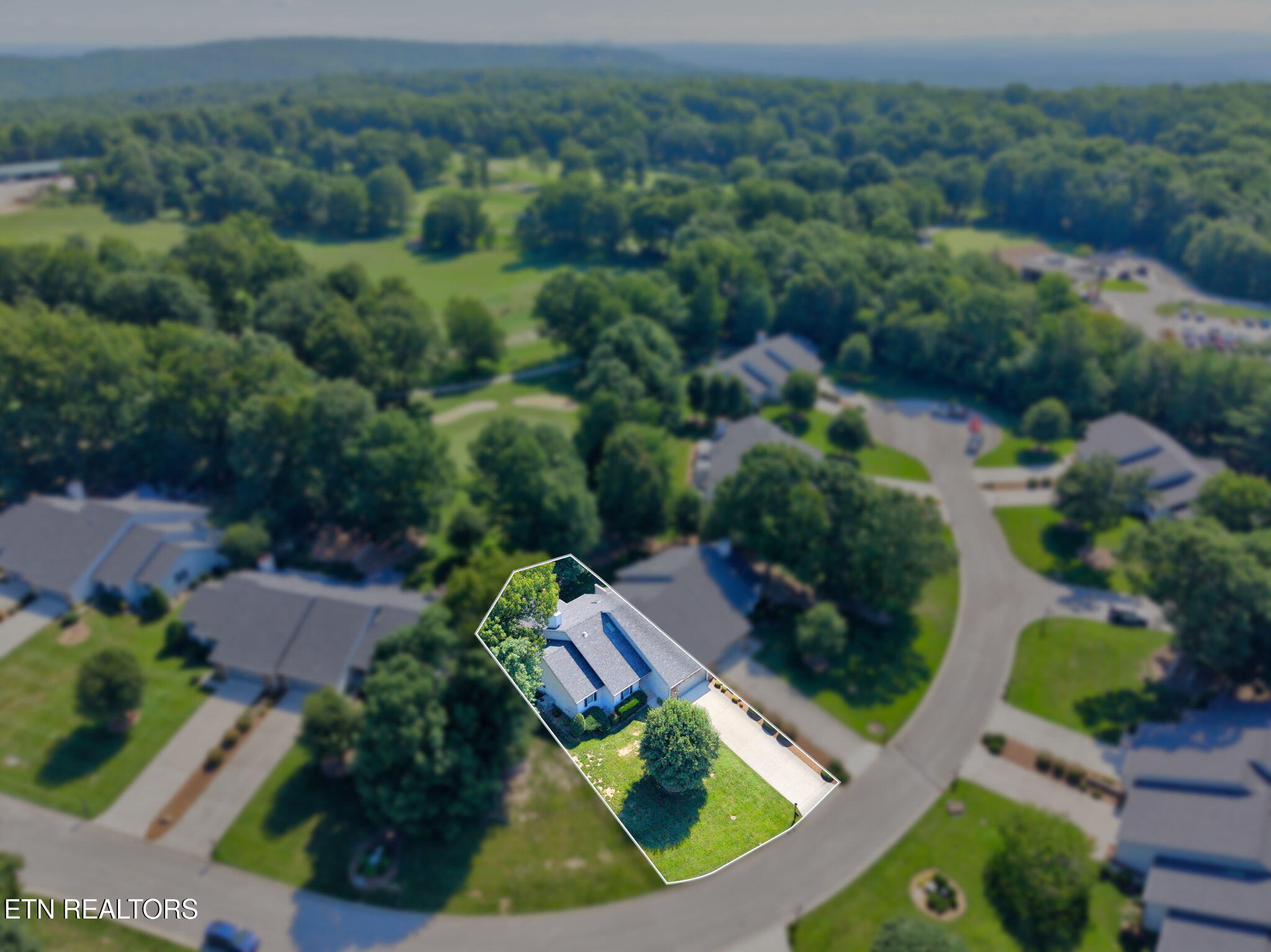22 Augustine Lane Crossville TN 38558