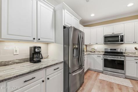 1683 Mountain Drive Lenoir City TN 37772