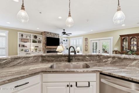 1683 Mountain Drive Lenoir City TN 37772