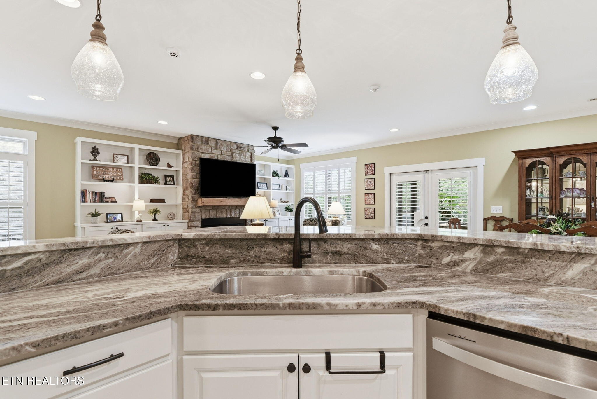 1683 Mountain Drive Lenoir City TN 37772