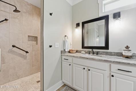 1683 Mountain Drive Lenoir City TN 37772