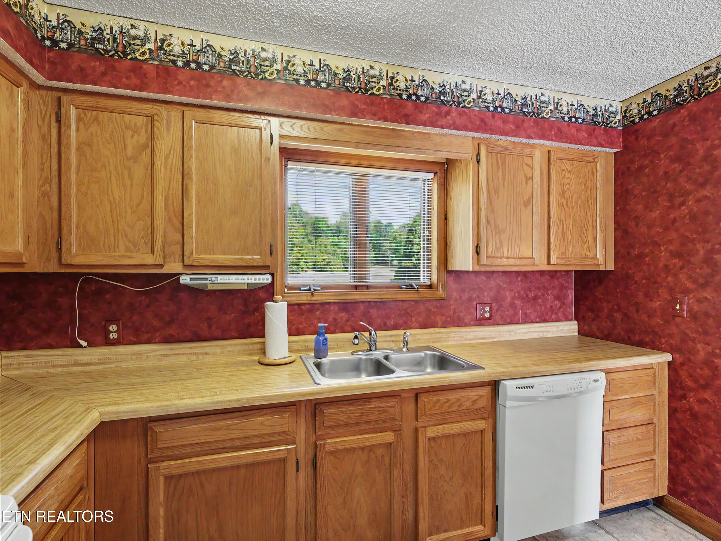 142 Deer Trot Lane Lafollette TN 37766